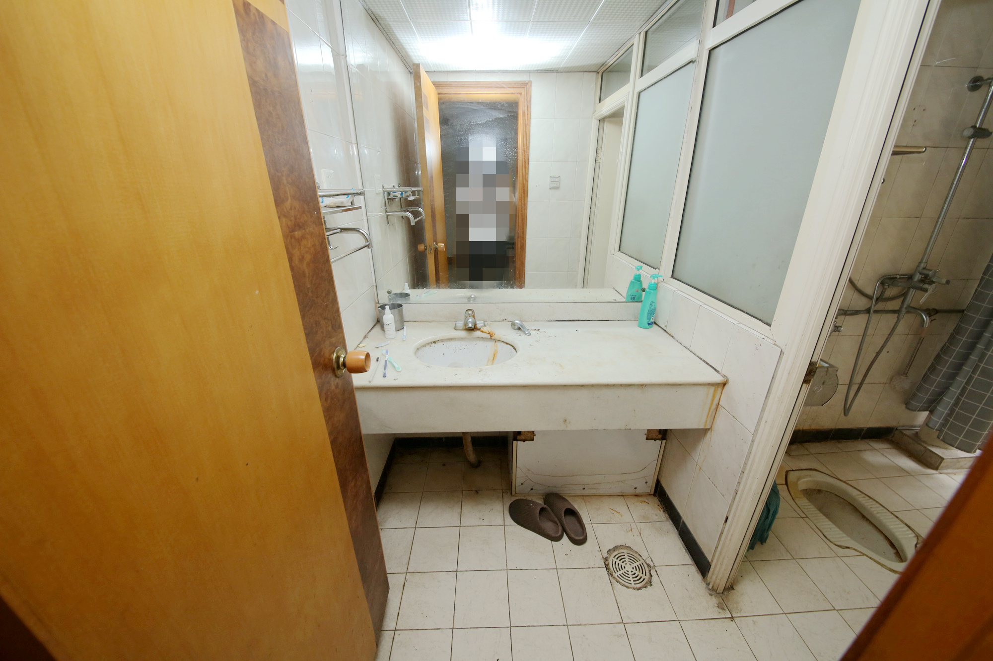 芙蓉区国土局单位房  3室2厅2卫   130.00万卫生间