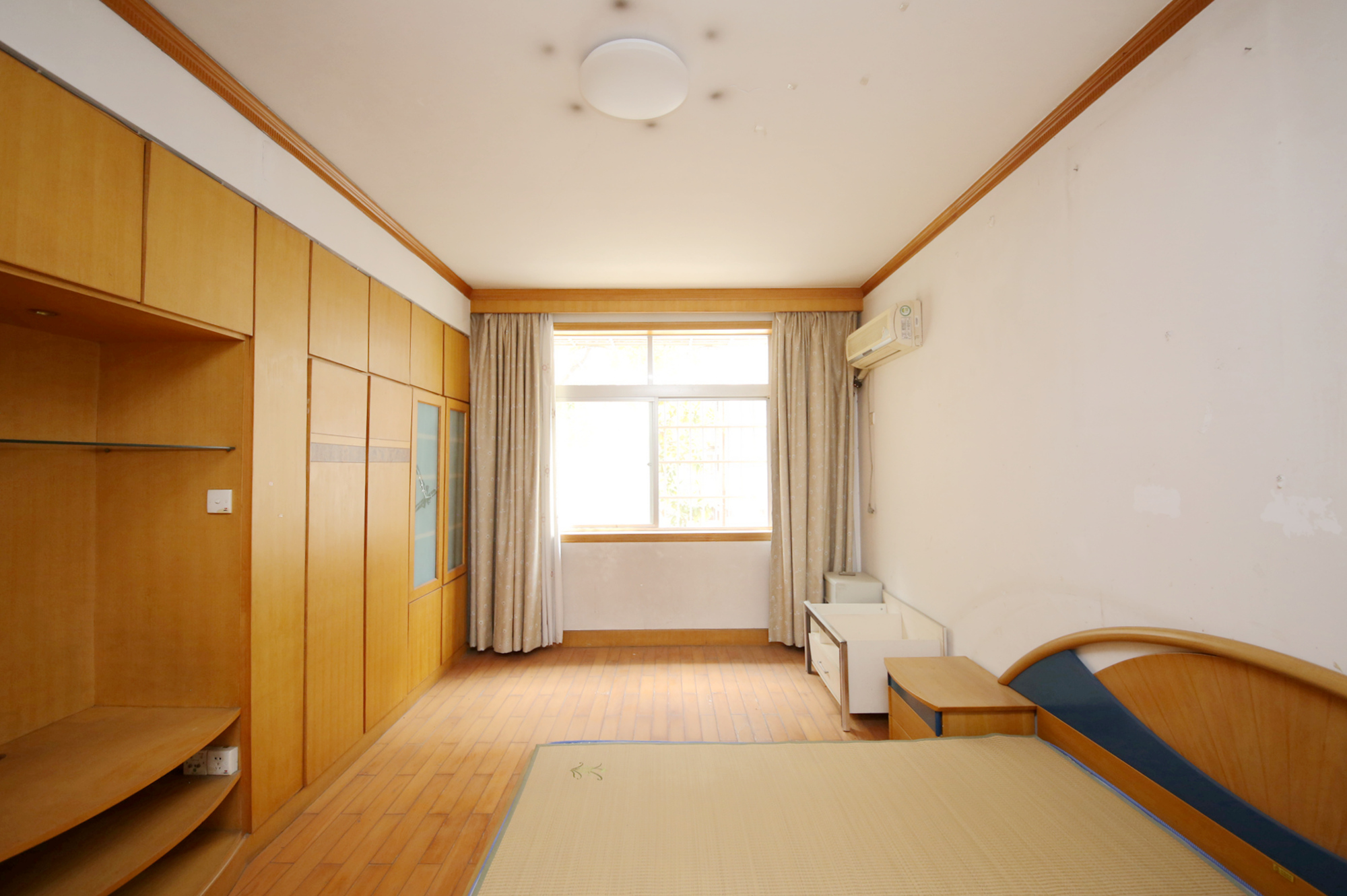 芙蓉区国土局单位房  3室2厅2卫   130.00万卧室