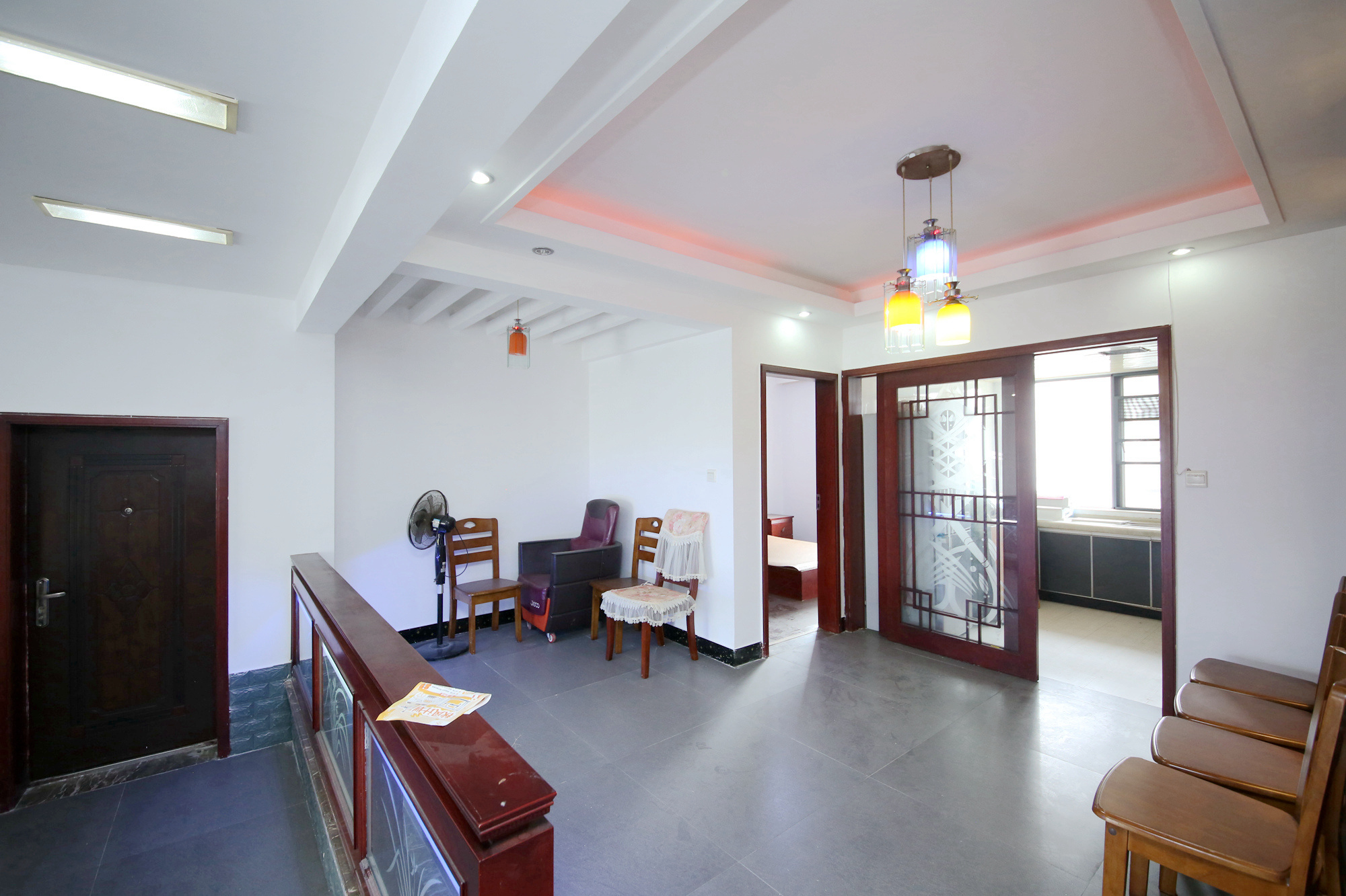 银港水晶城  4室2厅2卫   120.00万客厅