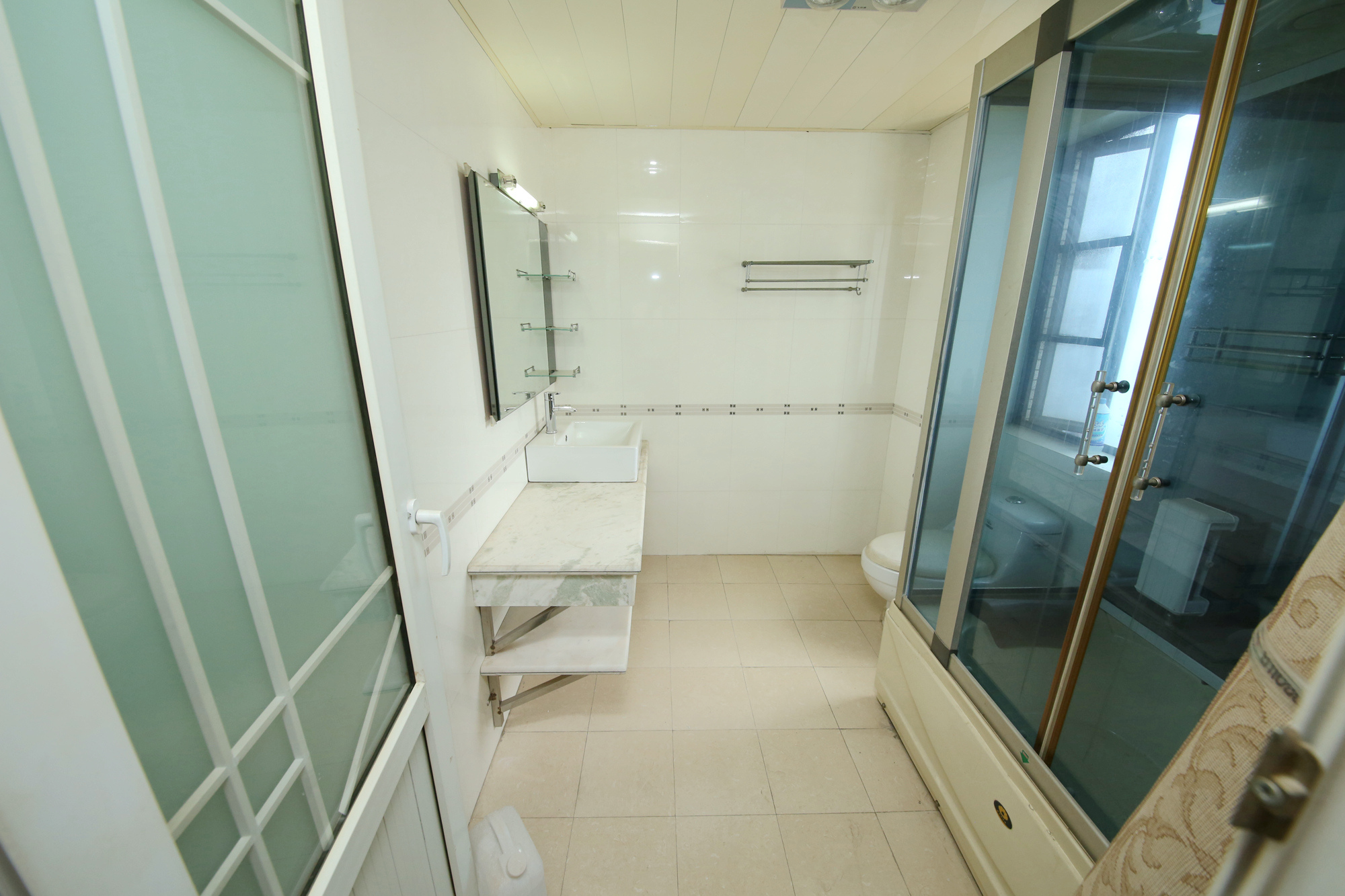 银港水晶城  4室2厅2卫   120.00万卫生间