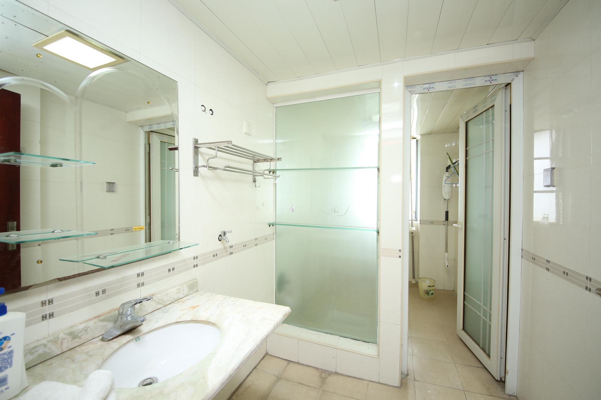 银港水晶城  4室2厅2卫   120.00万卫生间