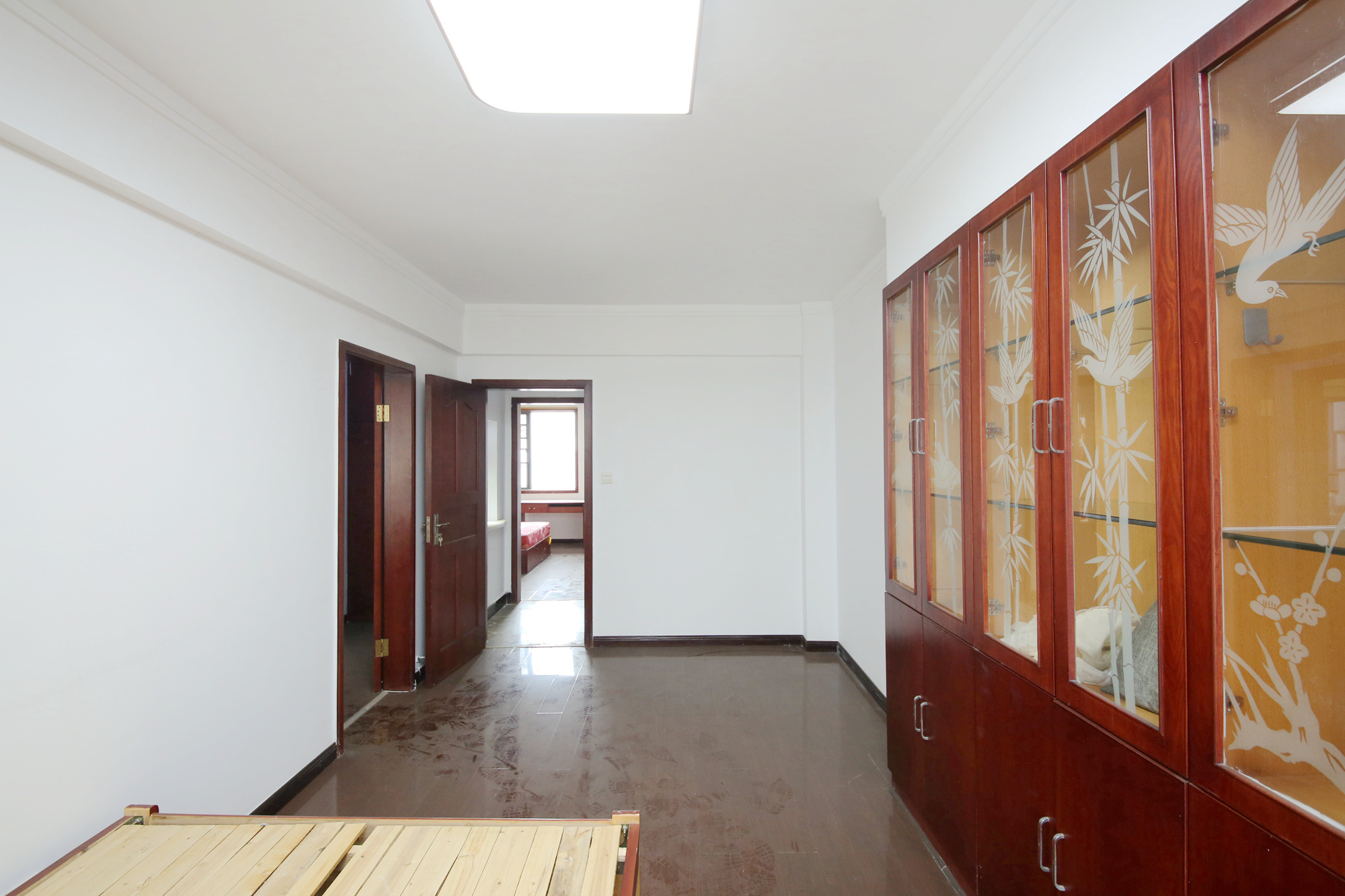 银港水晶城  4室2厅2卫   120.00万卧室