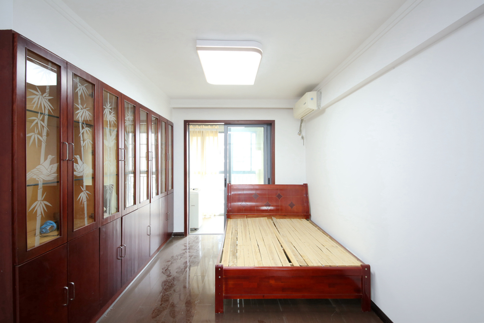 银港水晶城  4室2厅2卫   120.00万卧室