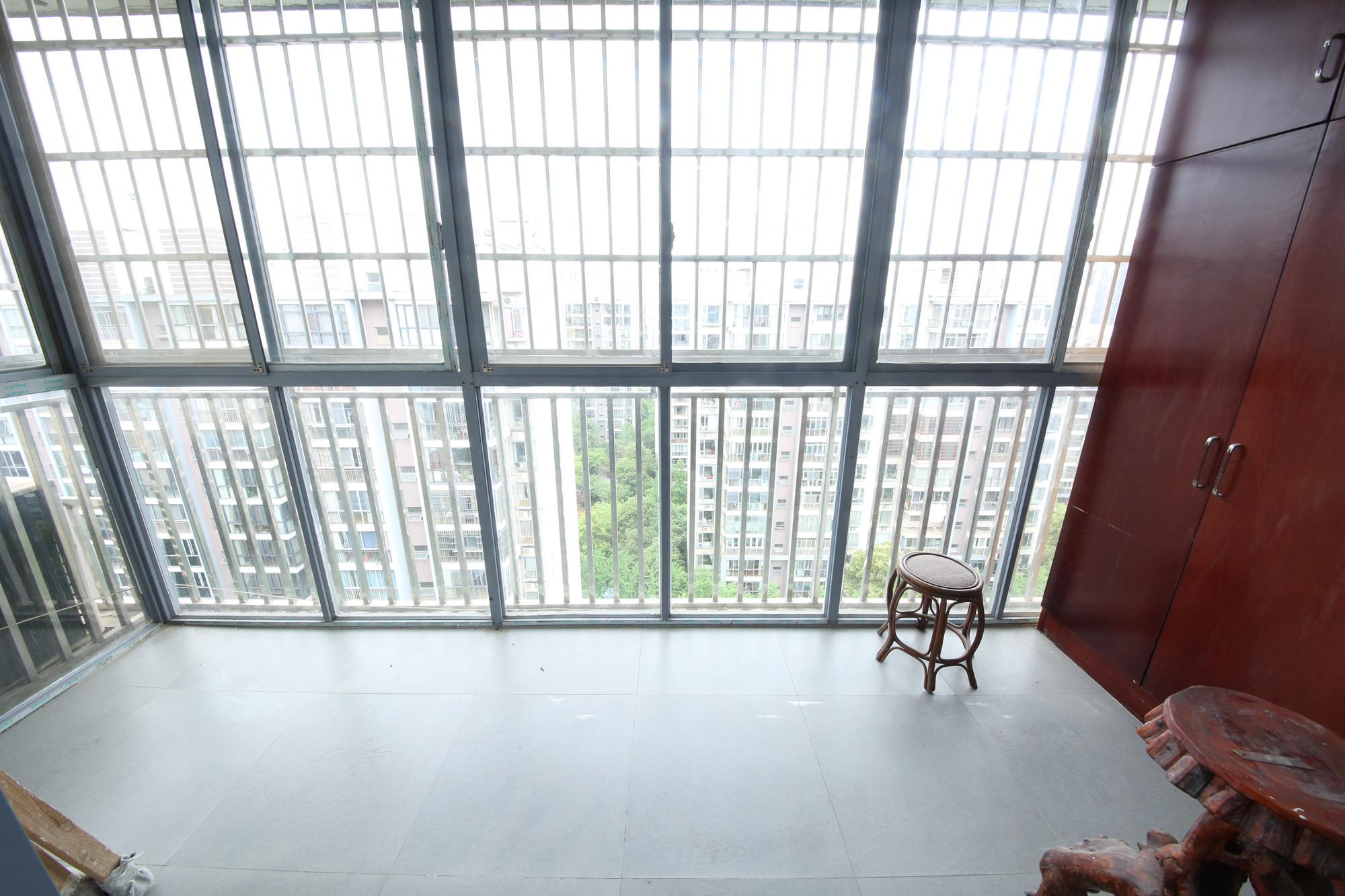 银港水晶城  4室2厅2卫   120.00万阳台