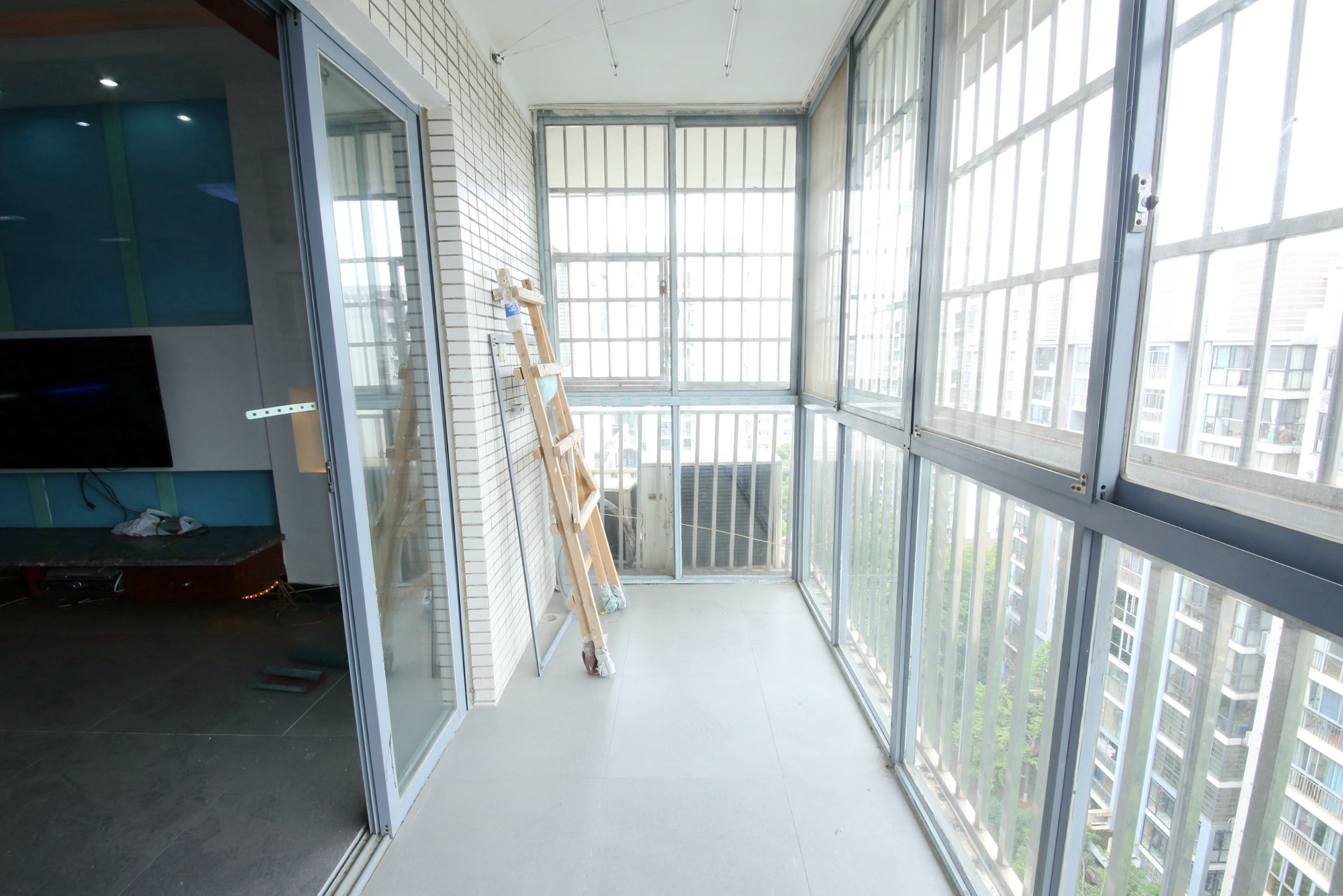 银港水晶城  4室2厅2卫   120.00万阳台