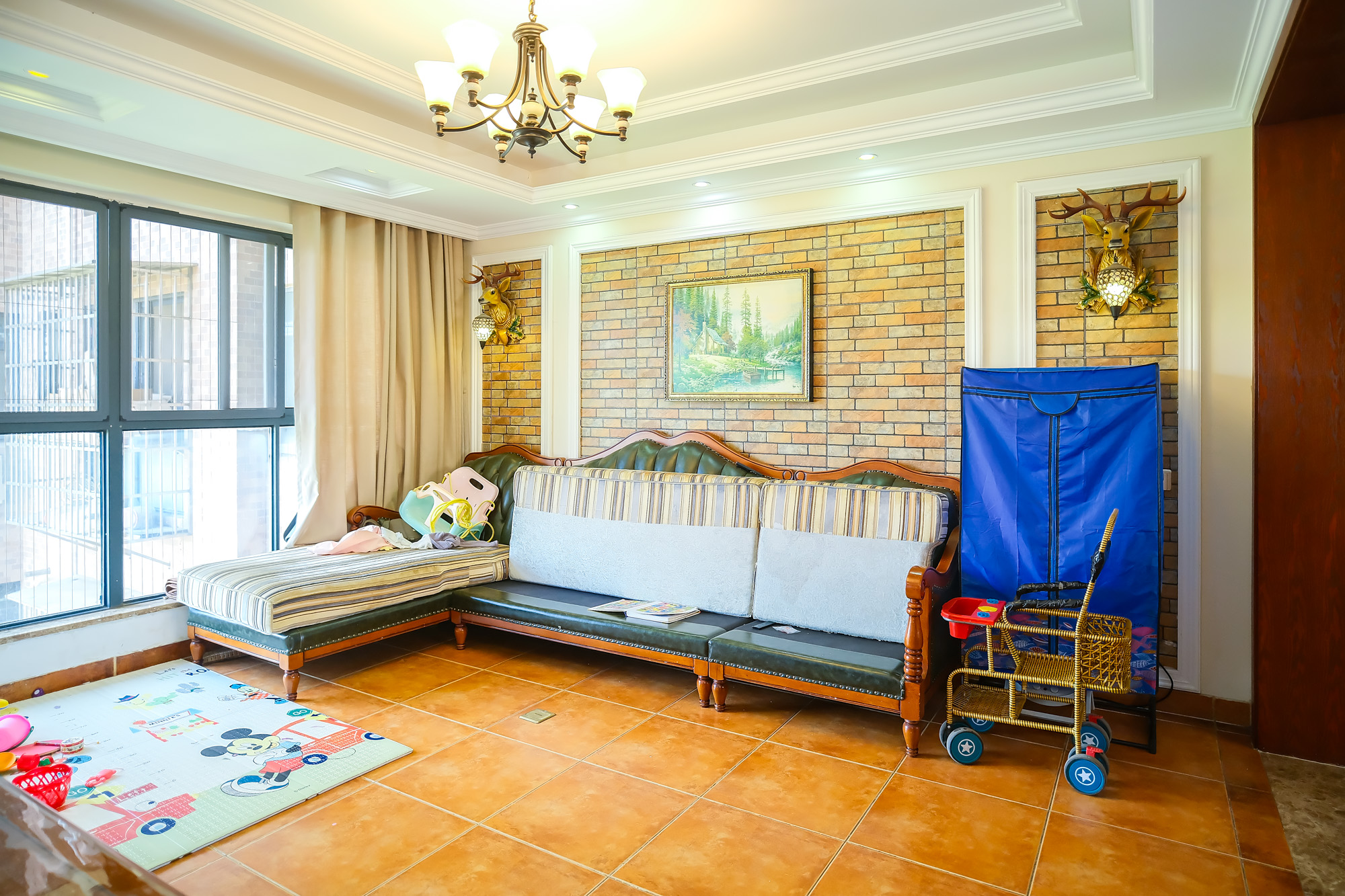 月亮湾草莓街区一、二期 4室2厅1卫 79.80万 月亮湾草莓街区一、二期 4室2厅1卫 79.80万客厅