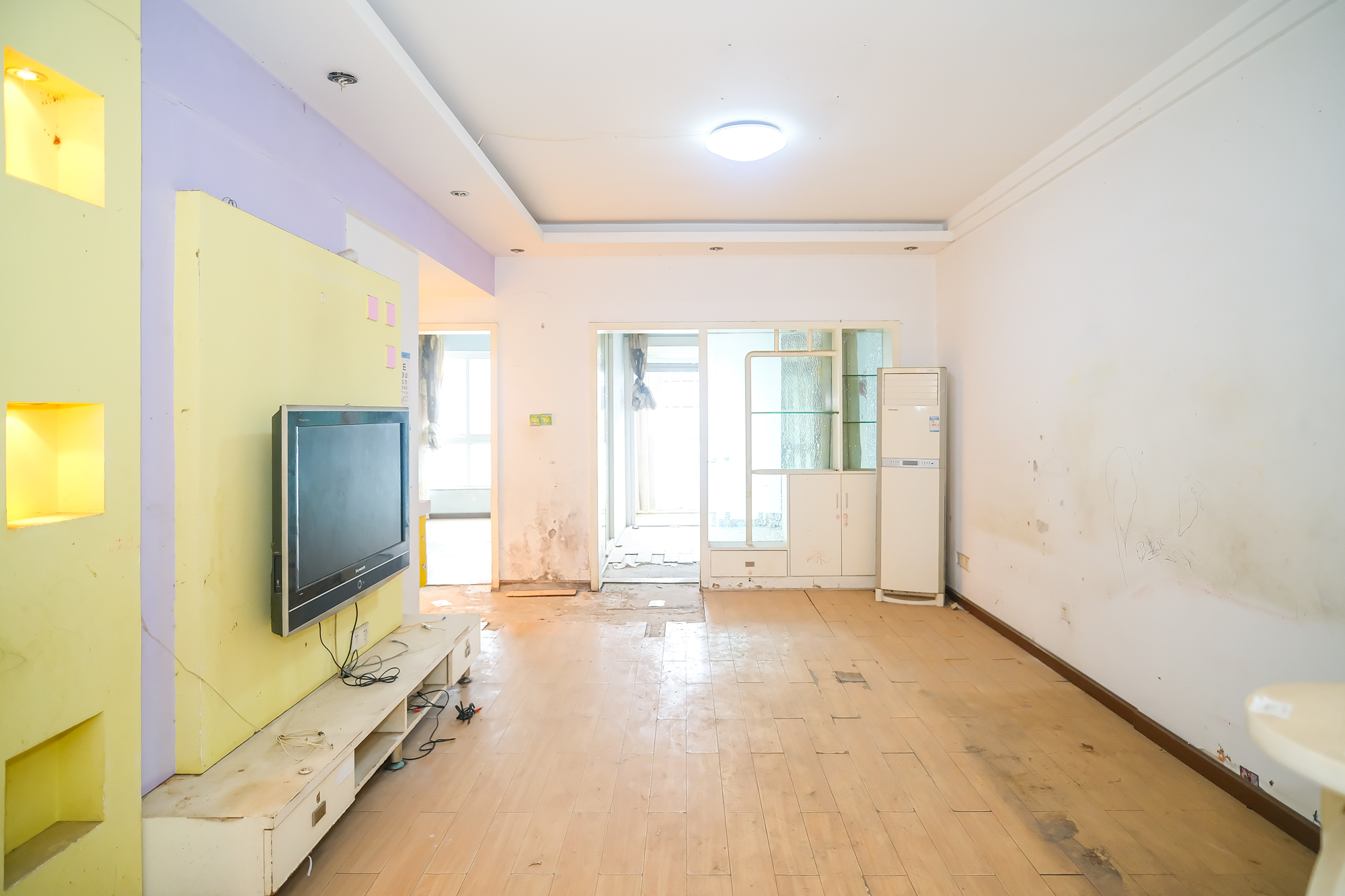 未来现代城 3室2厅1卫 49.80万 未来现代城 3室2厅1卫 49.80万客厅