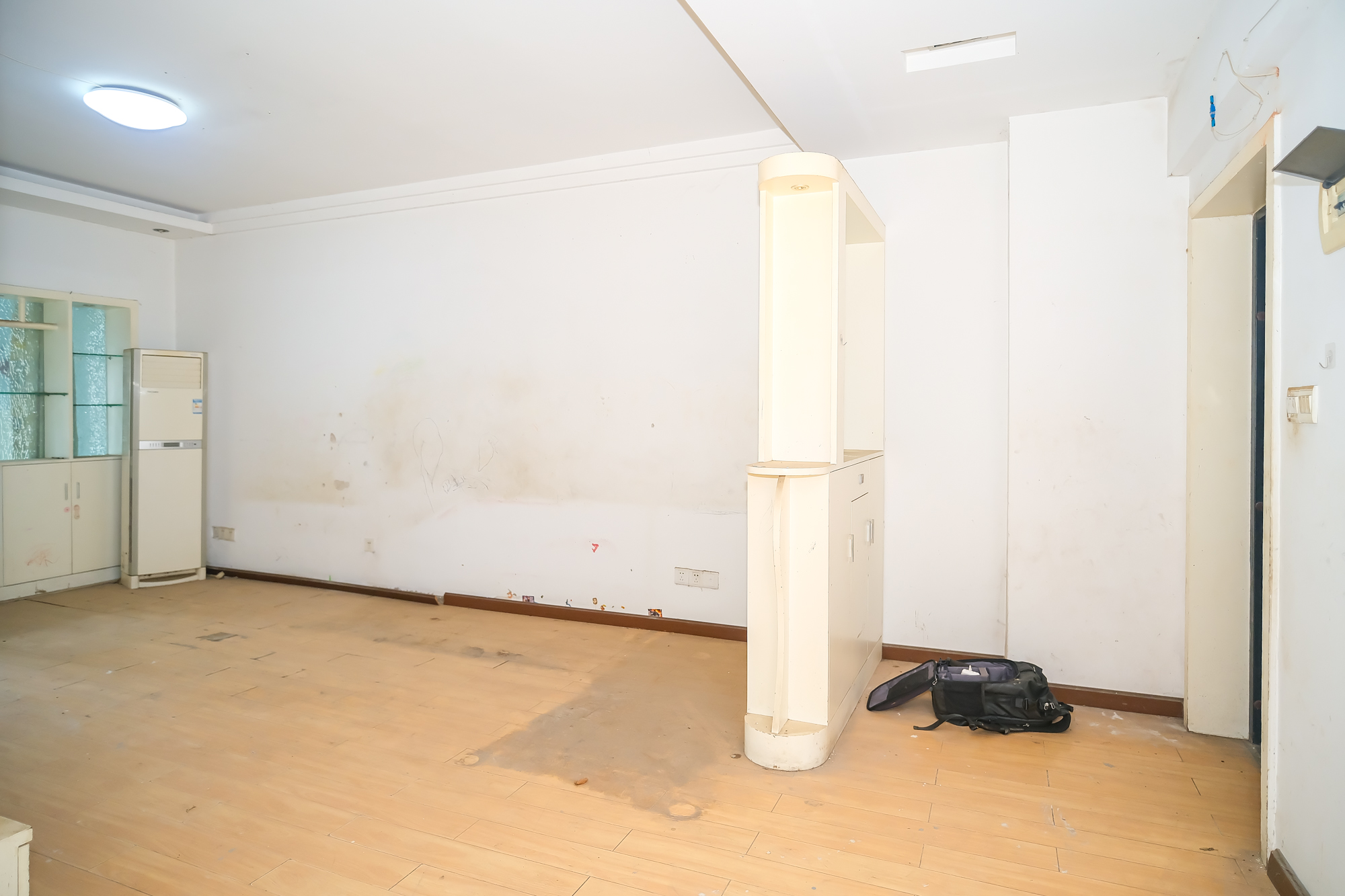 未来现代城 3室2厅1卫 49.80万 未来现代城 3室2厅1卫 49.80万客厅