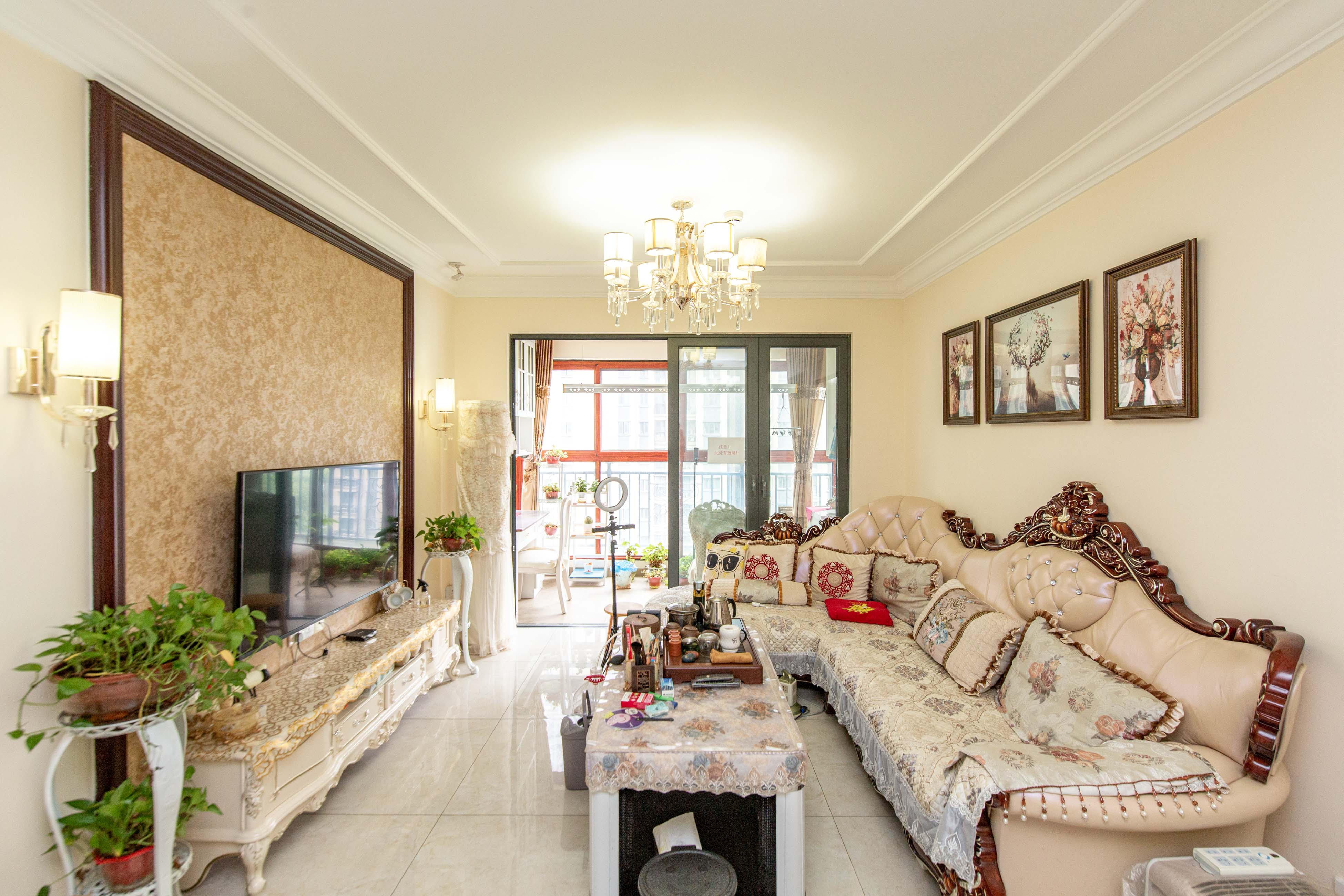 恒大国际广场  3室2厅2卫    138.0万客厅