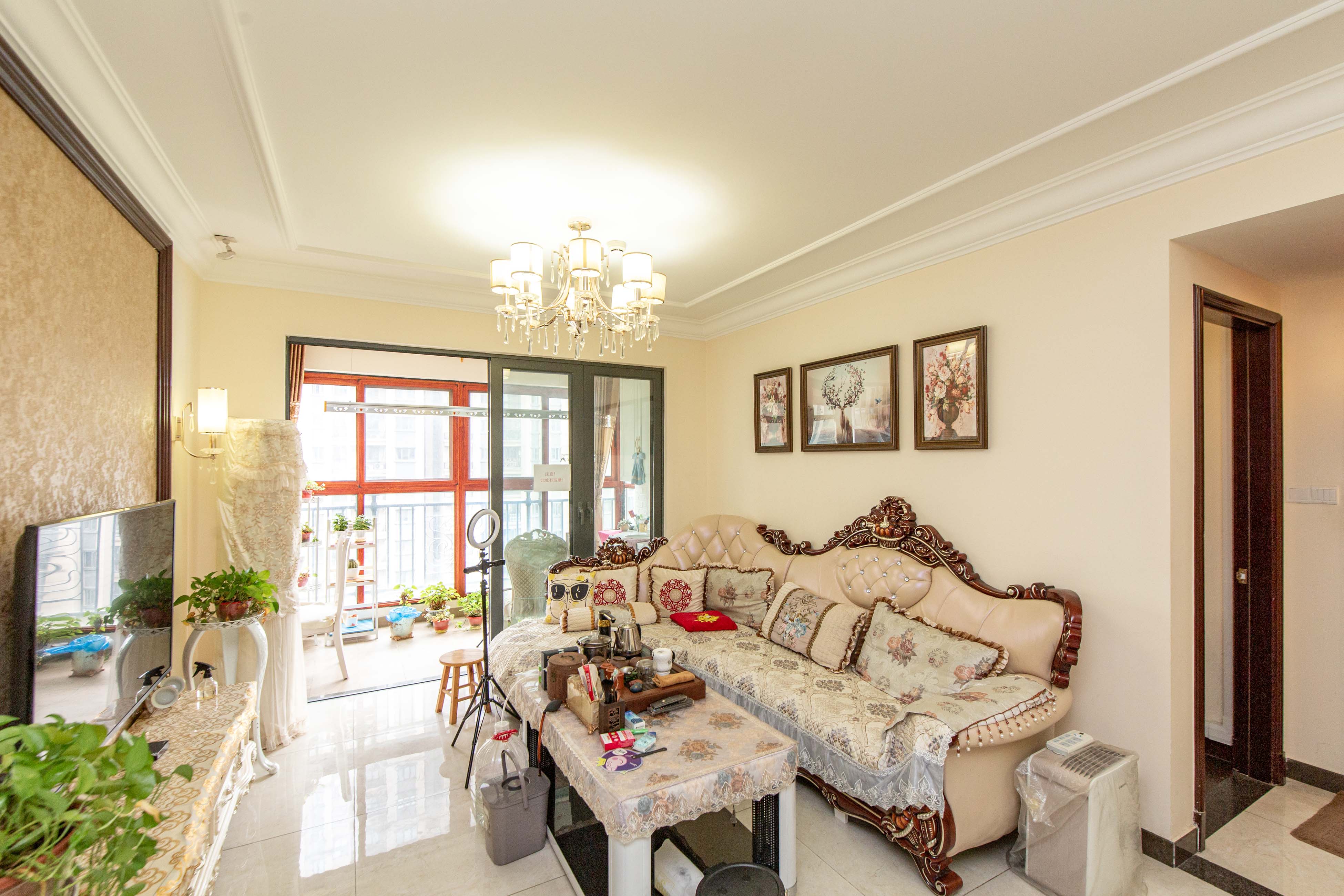 恒大国际广场  3室2厅2卫    138.0万客厅