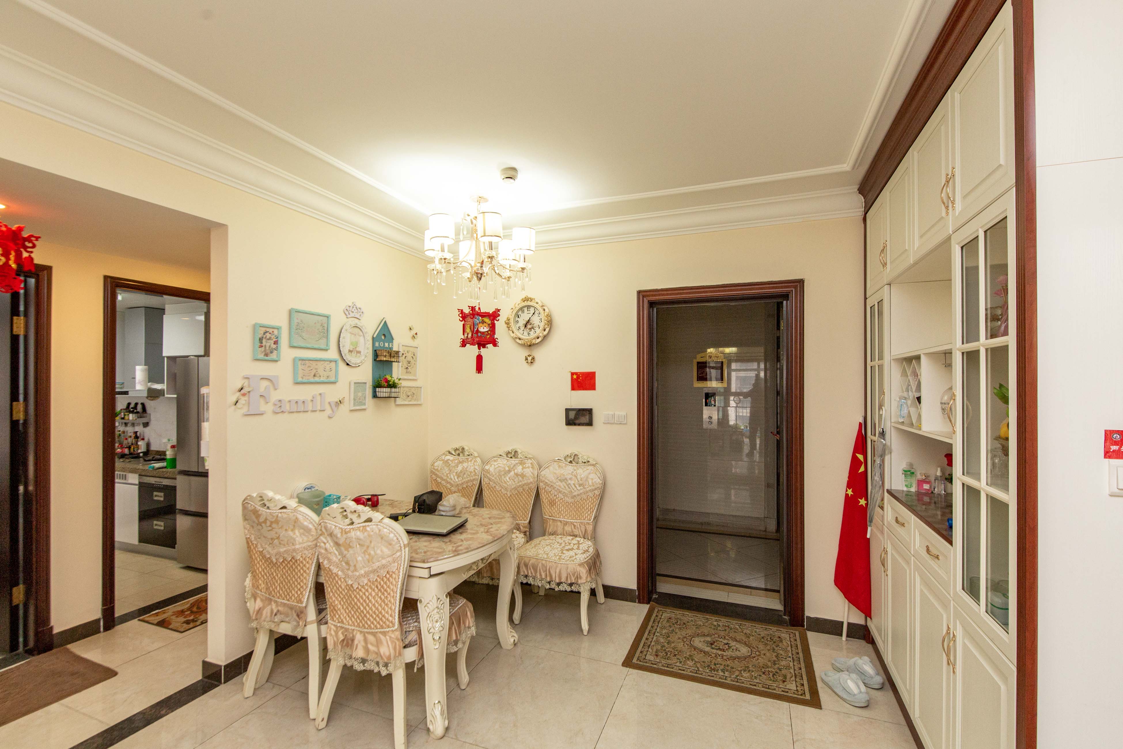 恒大国际广场  3室2厅2卫    138.0万客厅