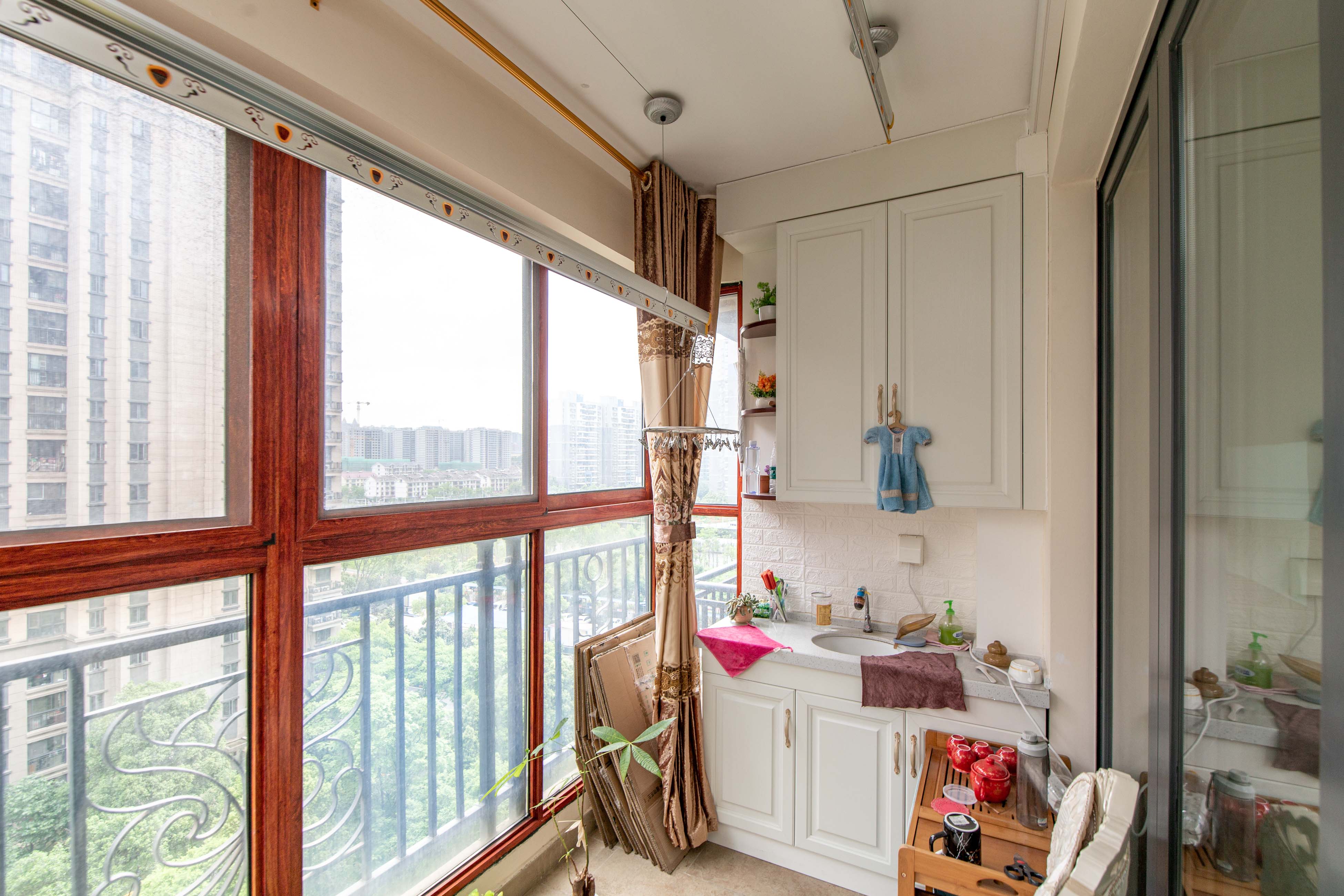 恒大国际广场  3室2厅2卫    138.0万阳台