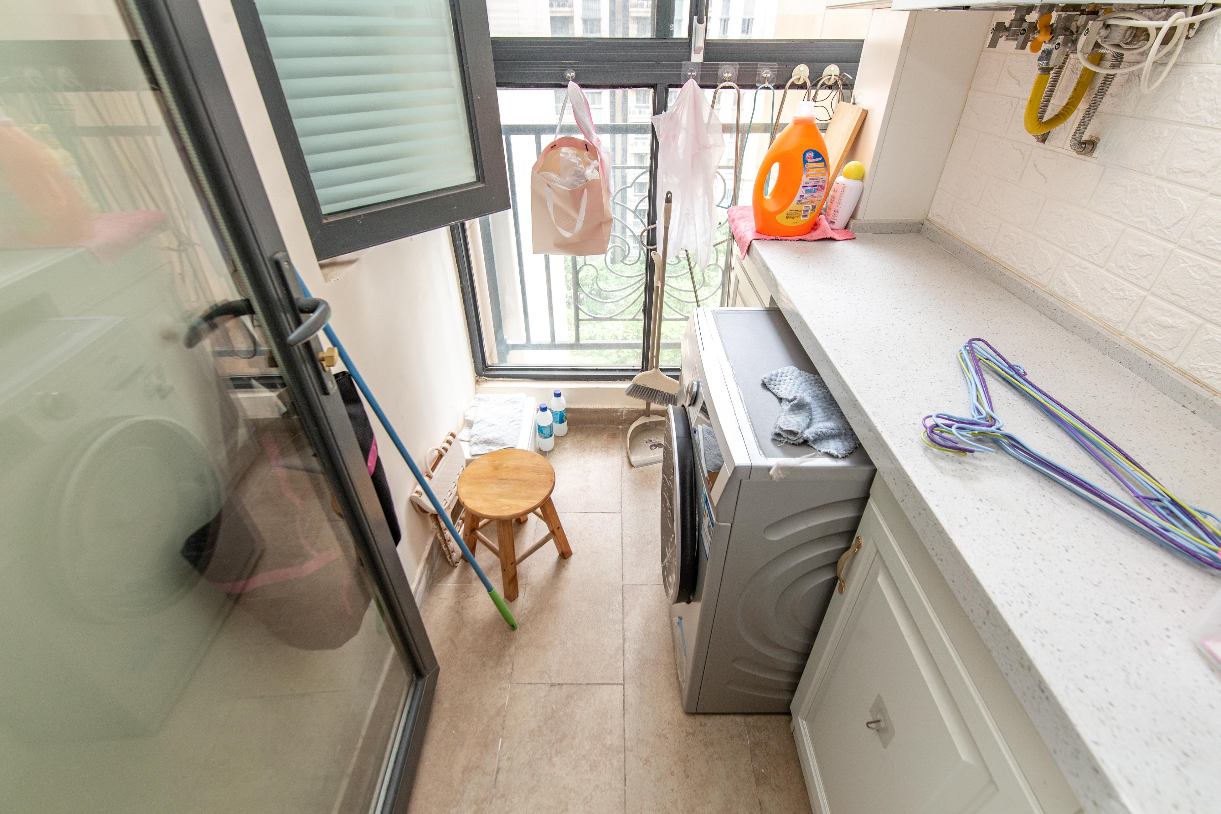 恒大国际广场  3室2厅2卫    138.0万阳台