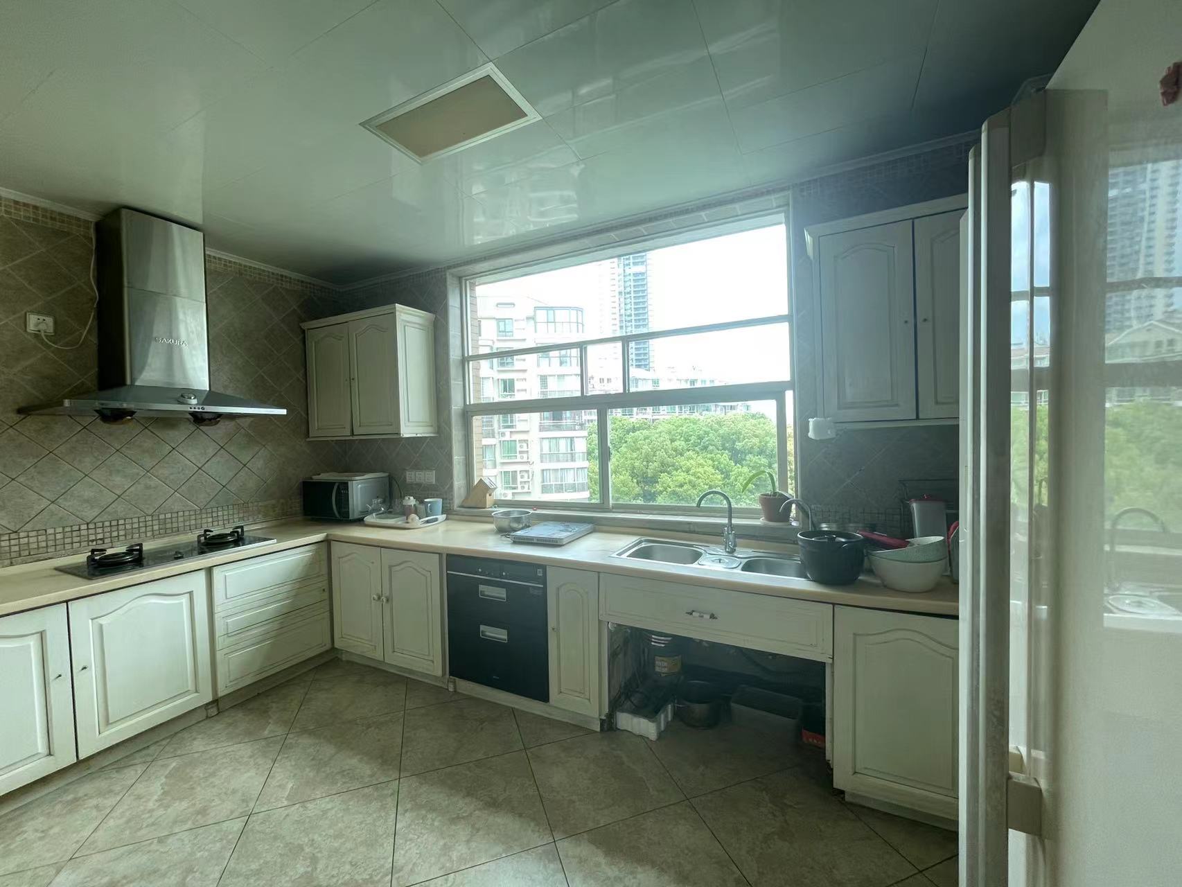 四季花园  4室2厅2卫   69.00万 四季花园  4室2厅2卫   69.00万室内图