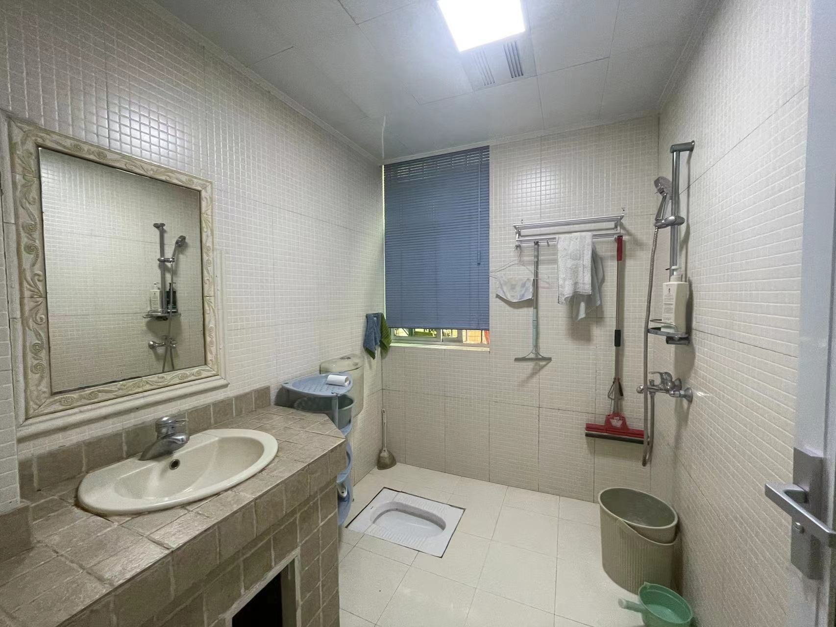 四季花园  4室2厅2卫   69.00万 四季花园  4室2厅2卫   69.00万室内图