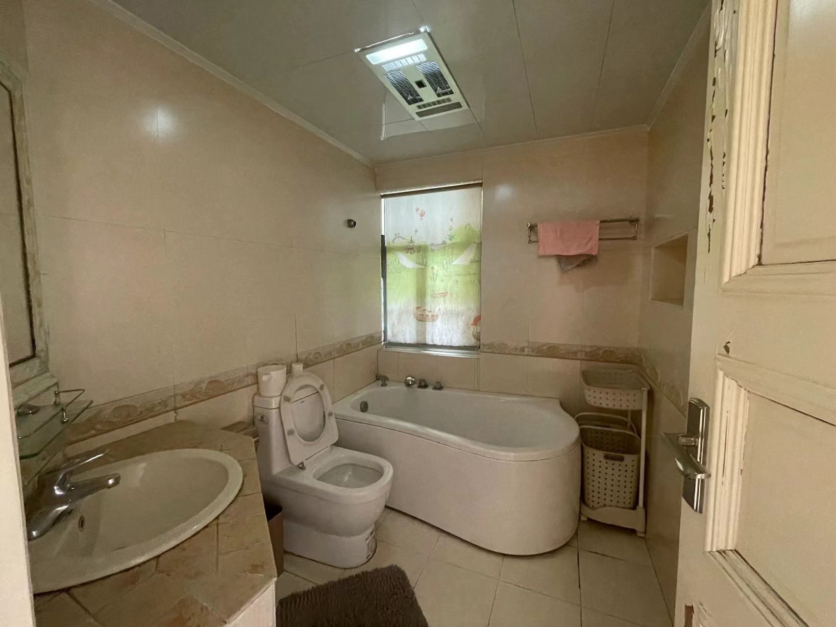 四季花园  4室2厅2卫   69.00万 四季花园  4室2厅2卫   69.00万室内图