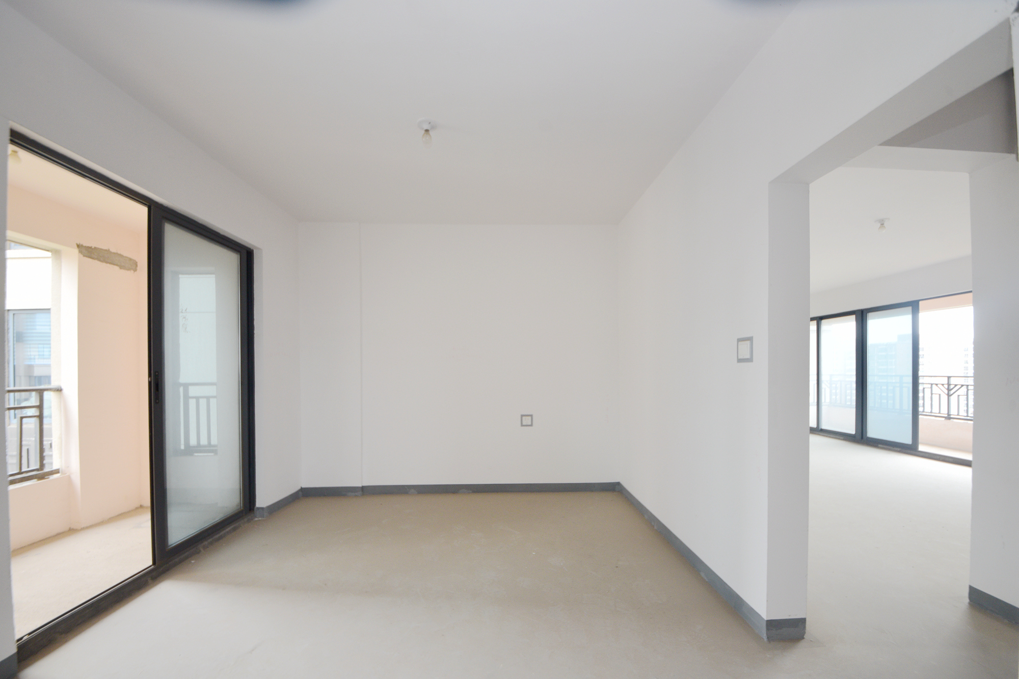 建发中央悦府  4室2厅2卫   190.00万卧室