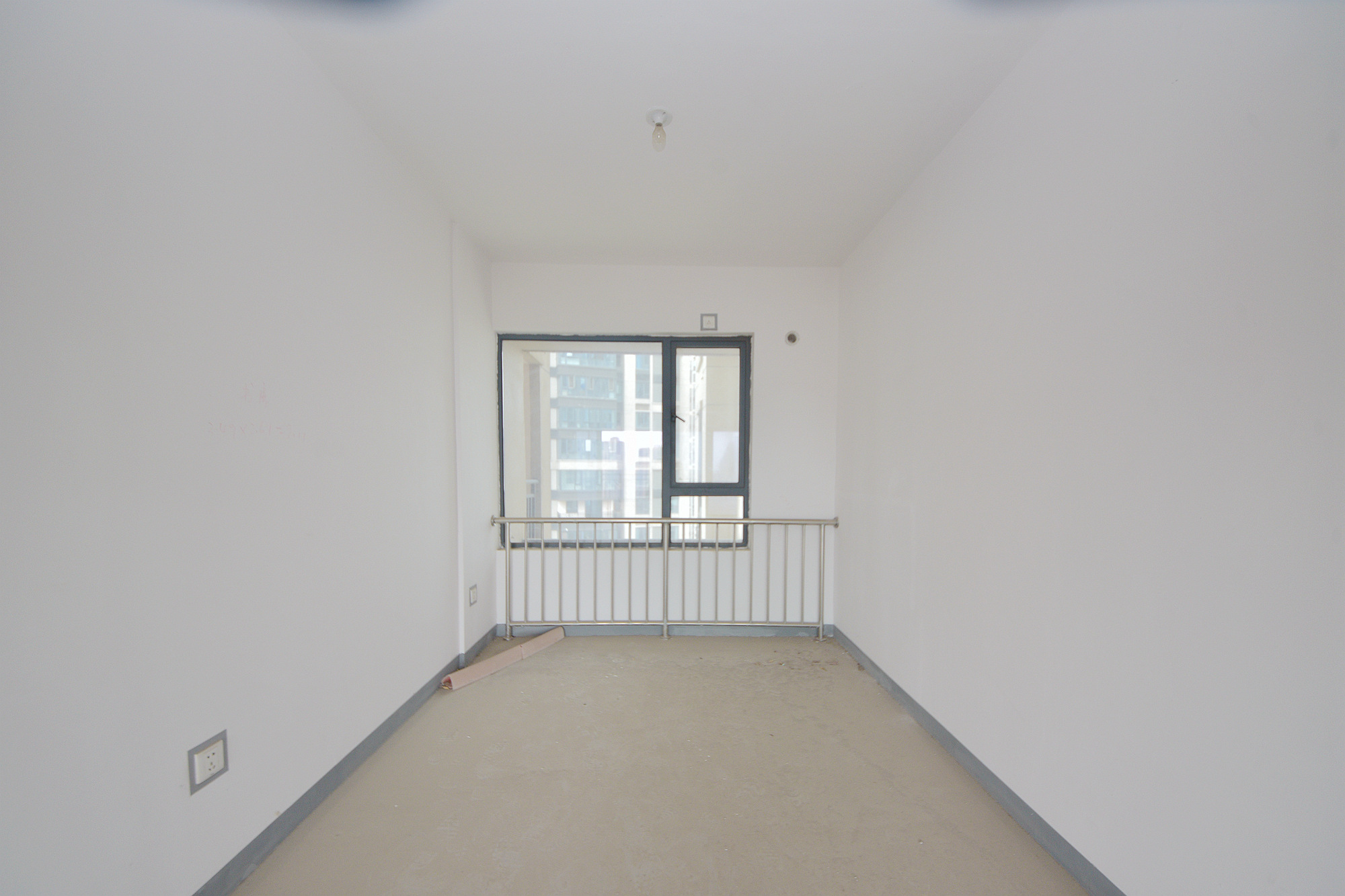 建发中央悦府  4室2厅2卫   190.00万卧室