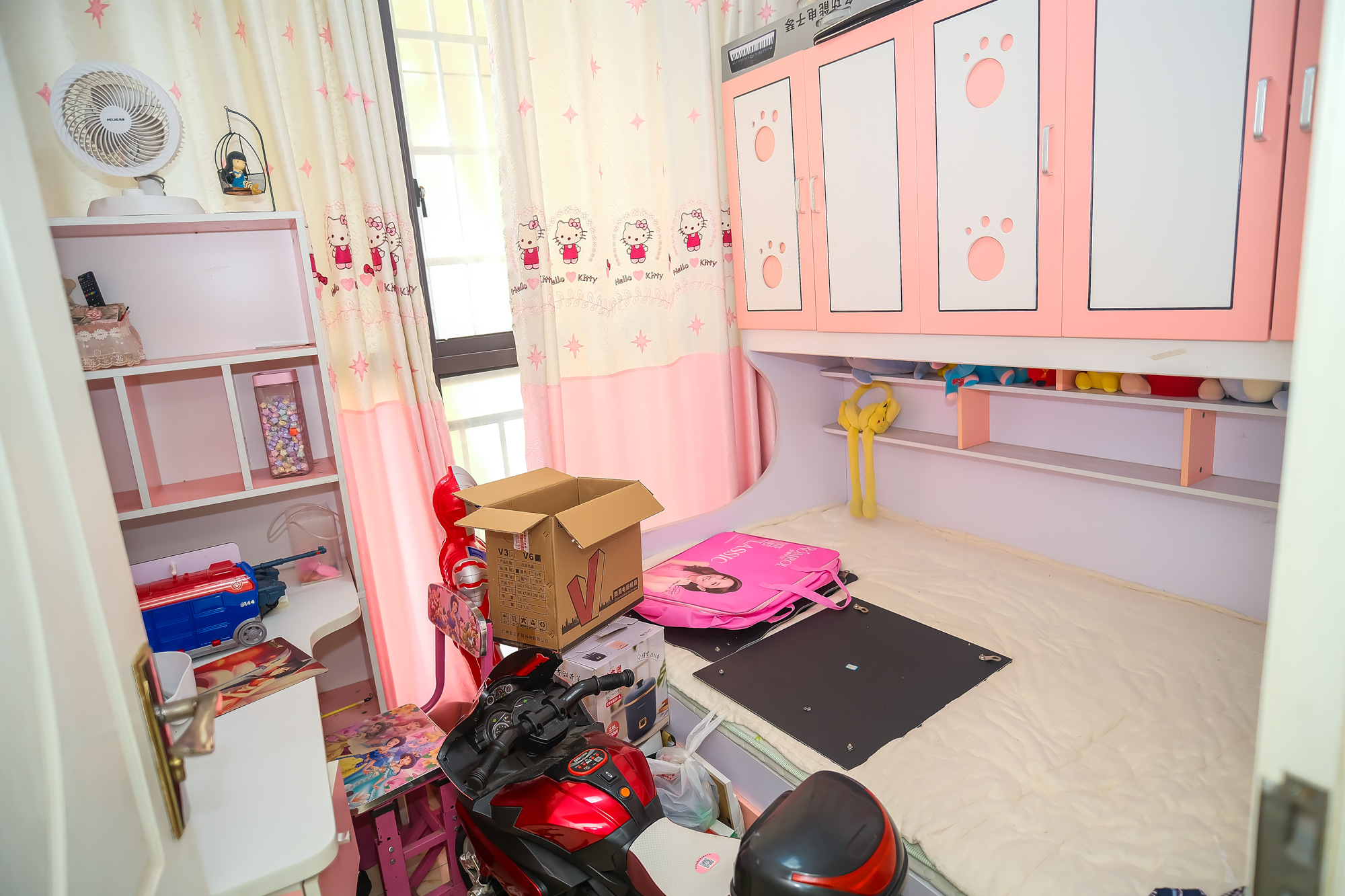 艾美潇湘  3室2厅1卫   73.80万卧室