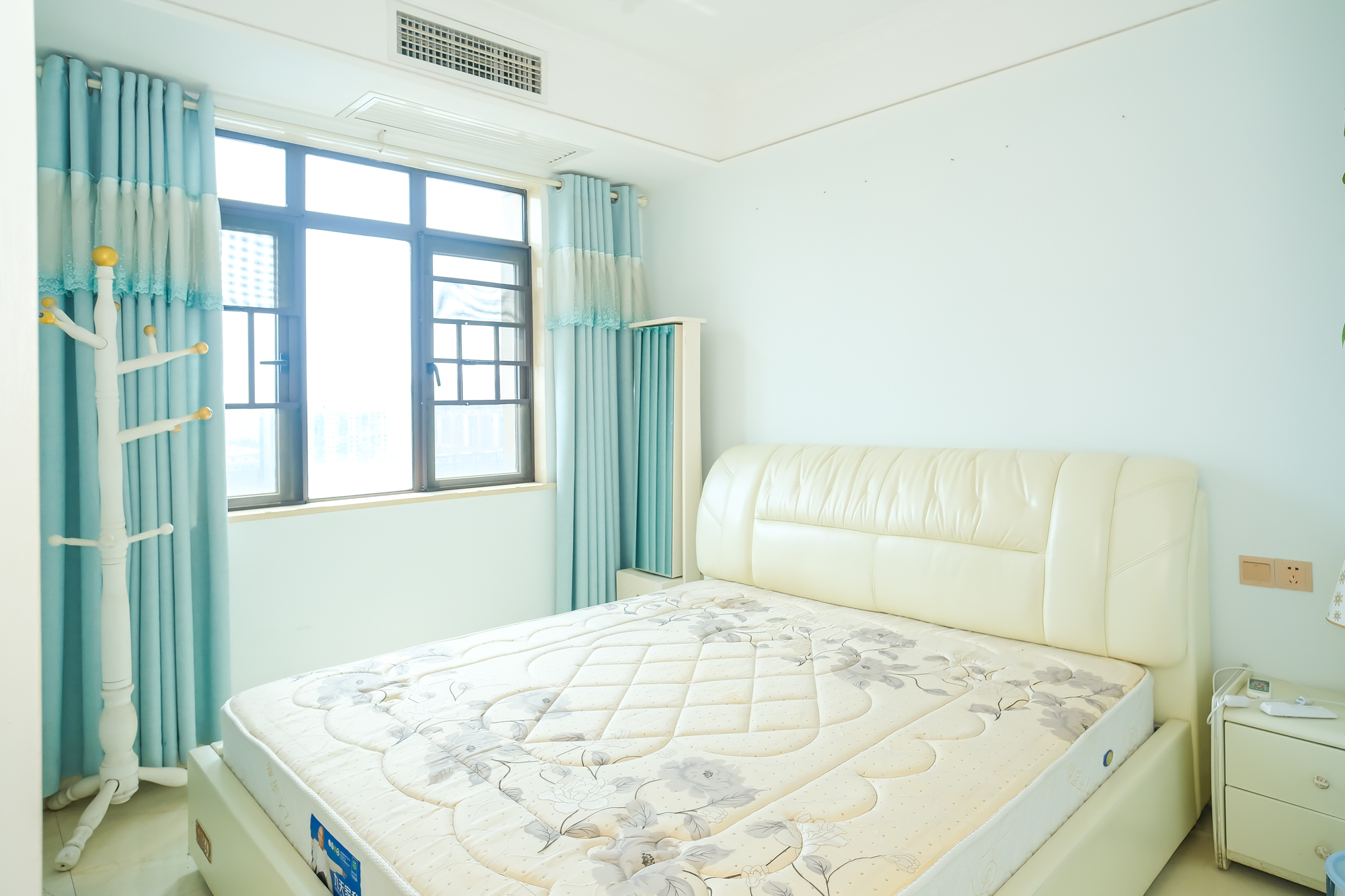 艾美潇湘  3室2厅1卫   73.80万卧室