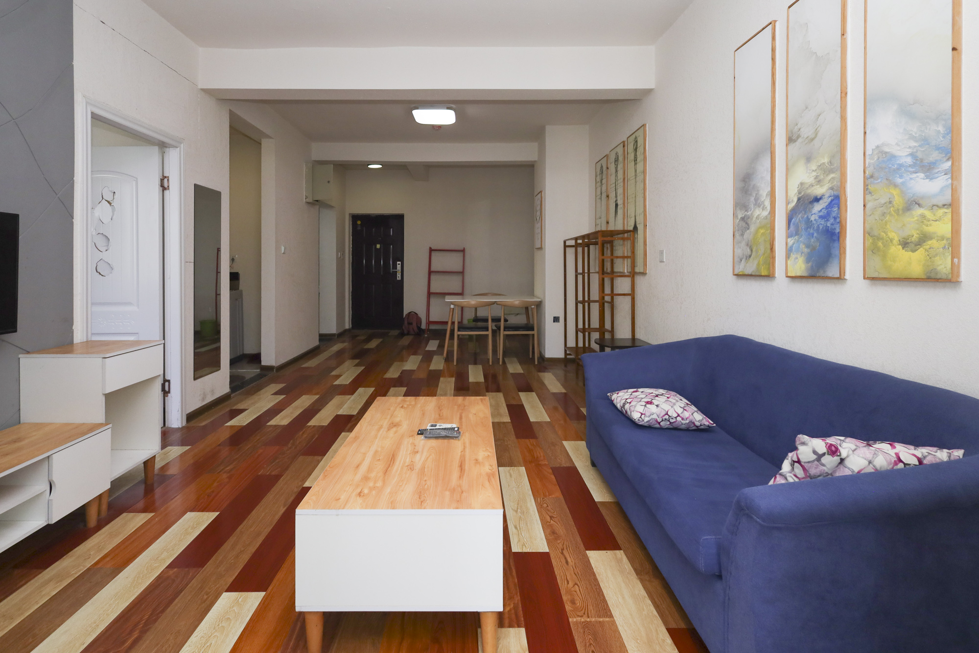 保利西海岸A区  4室2厅2卫    199.0万 保利西海岸A区  4室2厅2卫    199.0万客厅