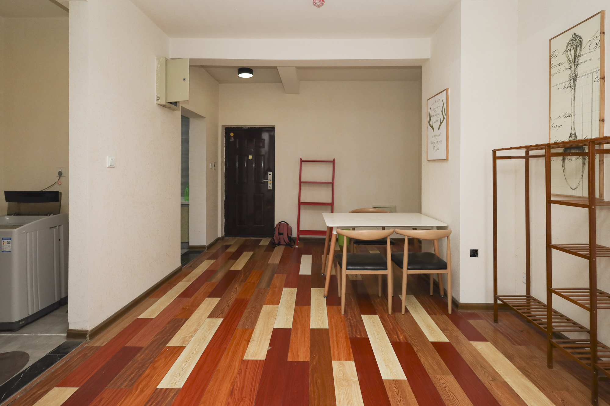 保利西海岸A区  4室2厅2卫    199.0万 保利西海岸A区  4室2厅2卫    199.0万客厅