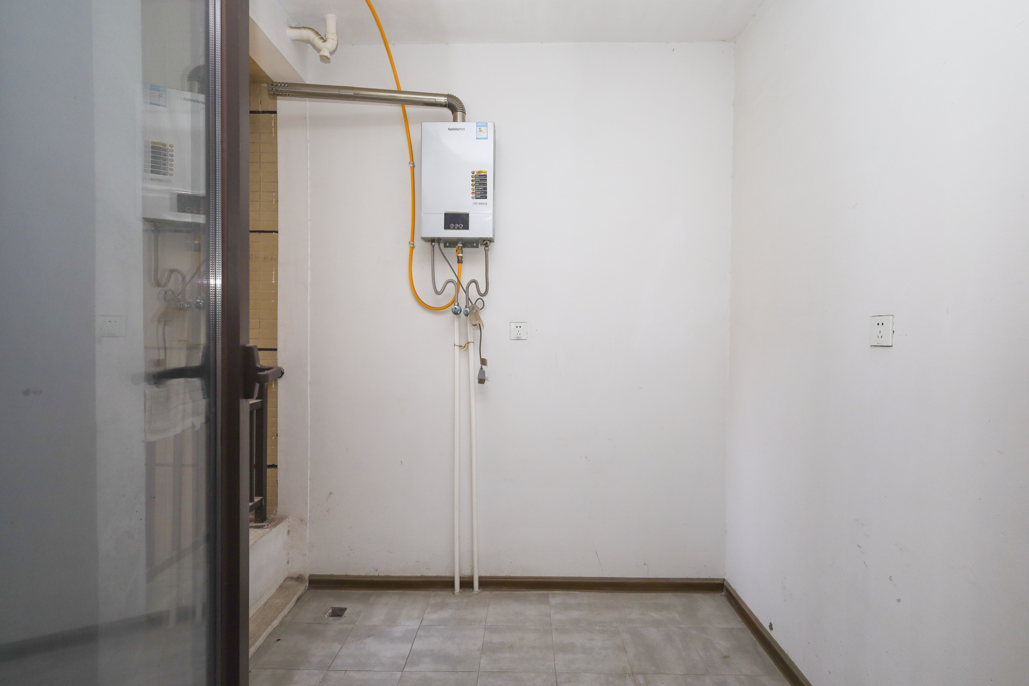 保利西海岸A区  4室2厅2卫    199.0万 保利西海岸A区  4室2厅2卫    199.0万阳台