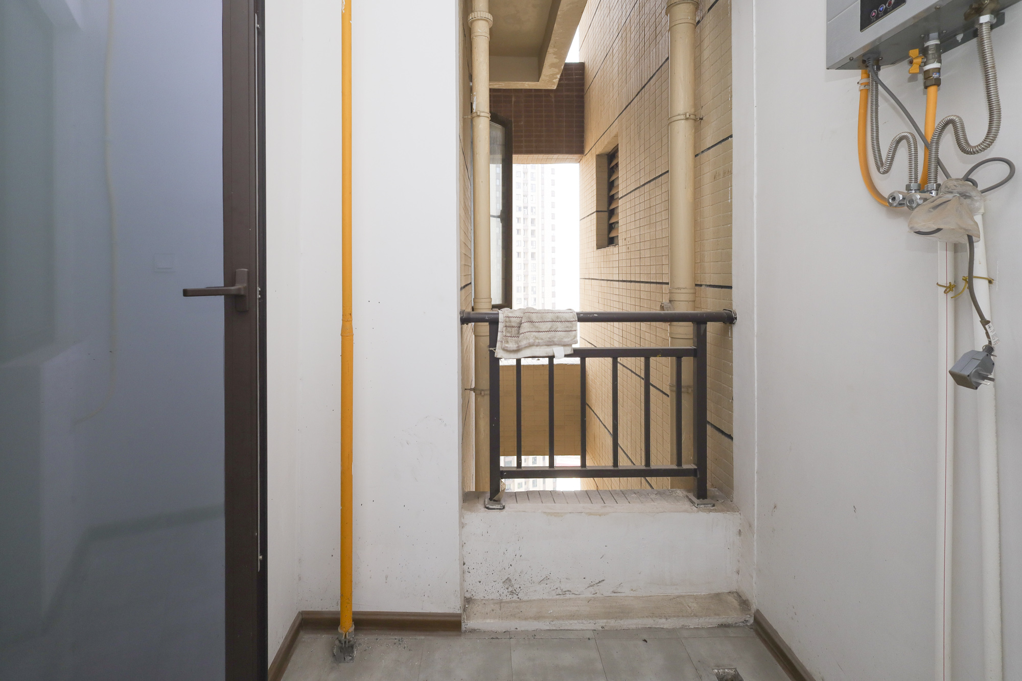 保利西海岸A区  4室2厅2卫    199.0万 保利西海岸A区  4室2厅2卫    199.0万阳台