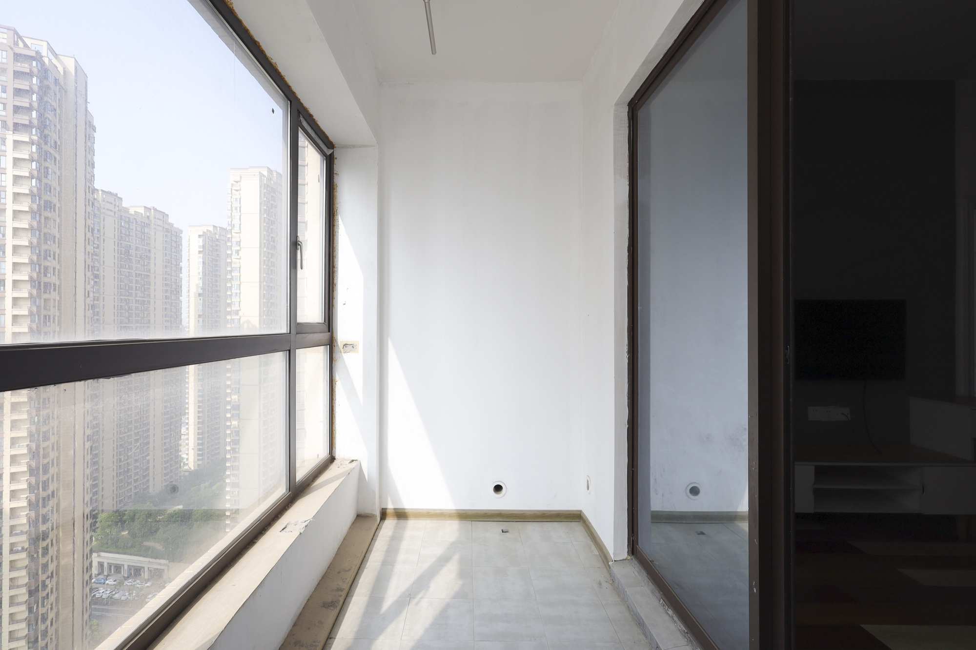 保利西海岸A区  4室2厅2卫    199.0万 保利西海岸A区  4室2厅2卫    199.0万阳台