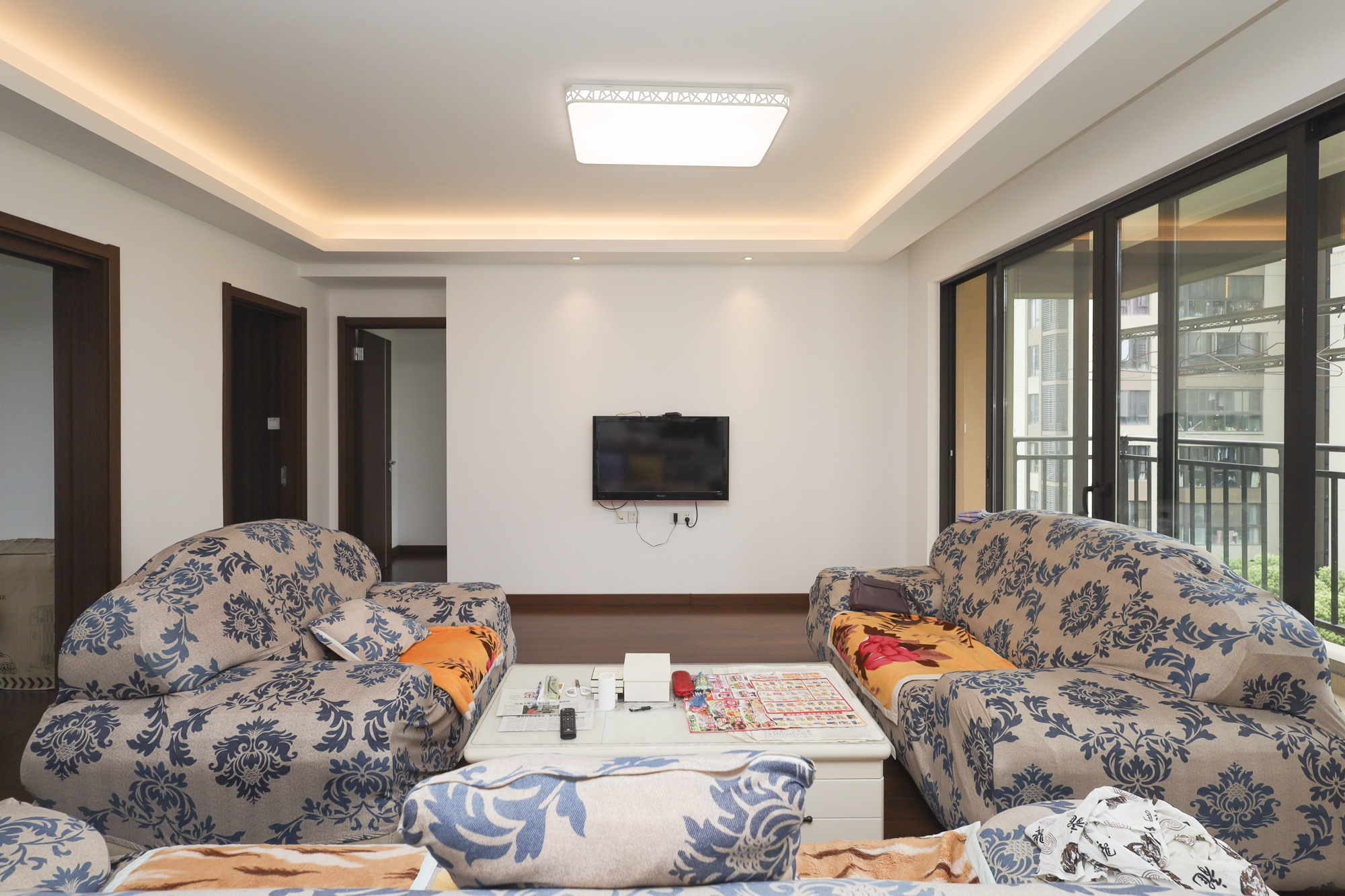 万科里金域国际  4室2厅2卫    315.0万客厅