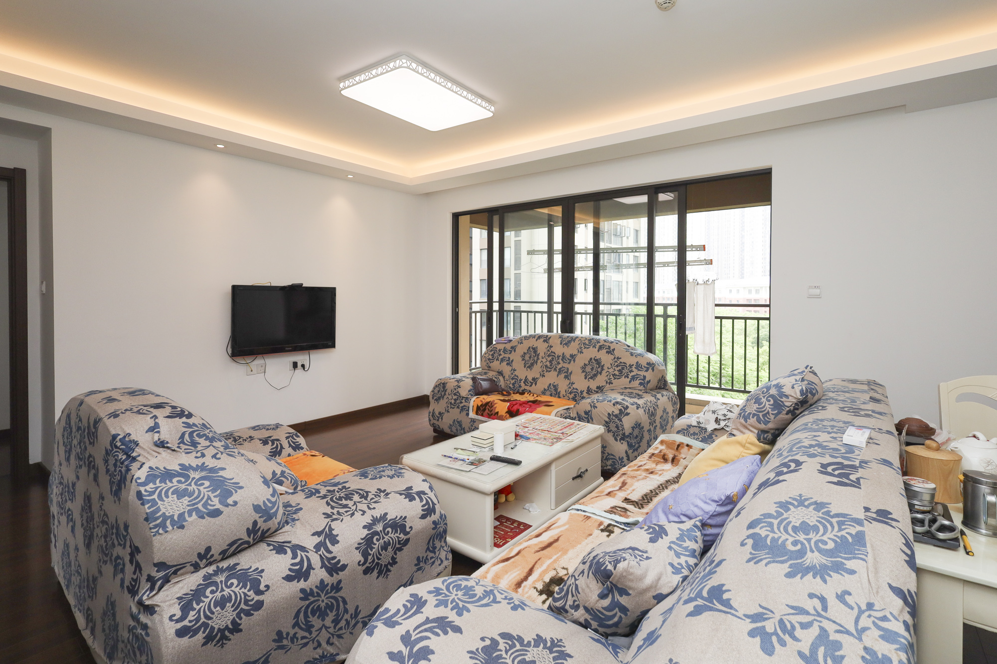 万科里金域国际  4室2厅2卫    315.0万客厅