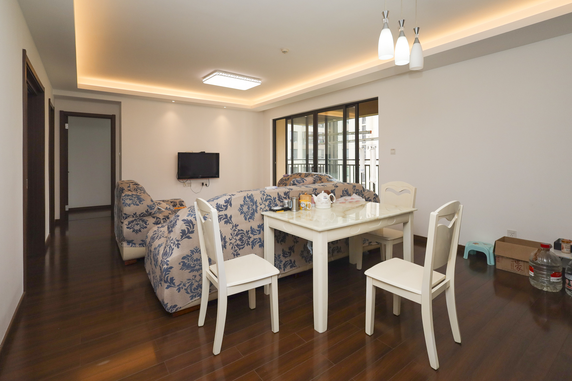 万科里金域国际  4室2厅2卫    315.0万客厅