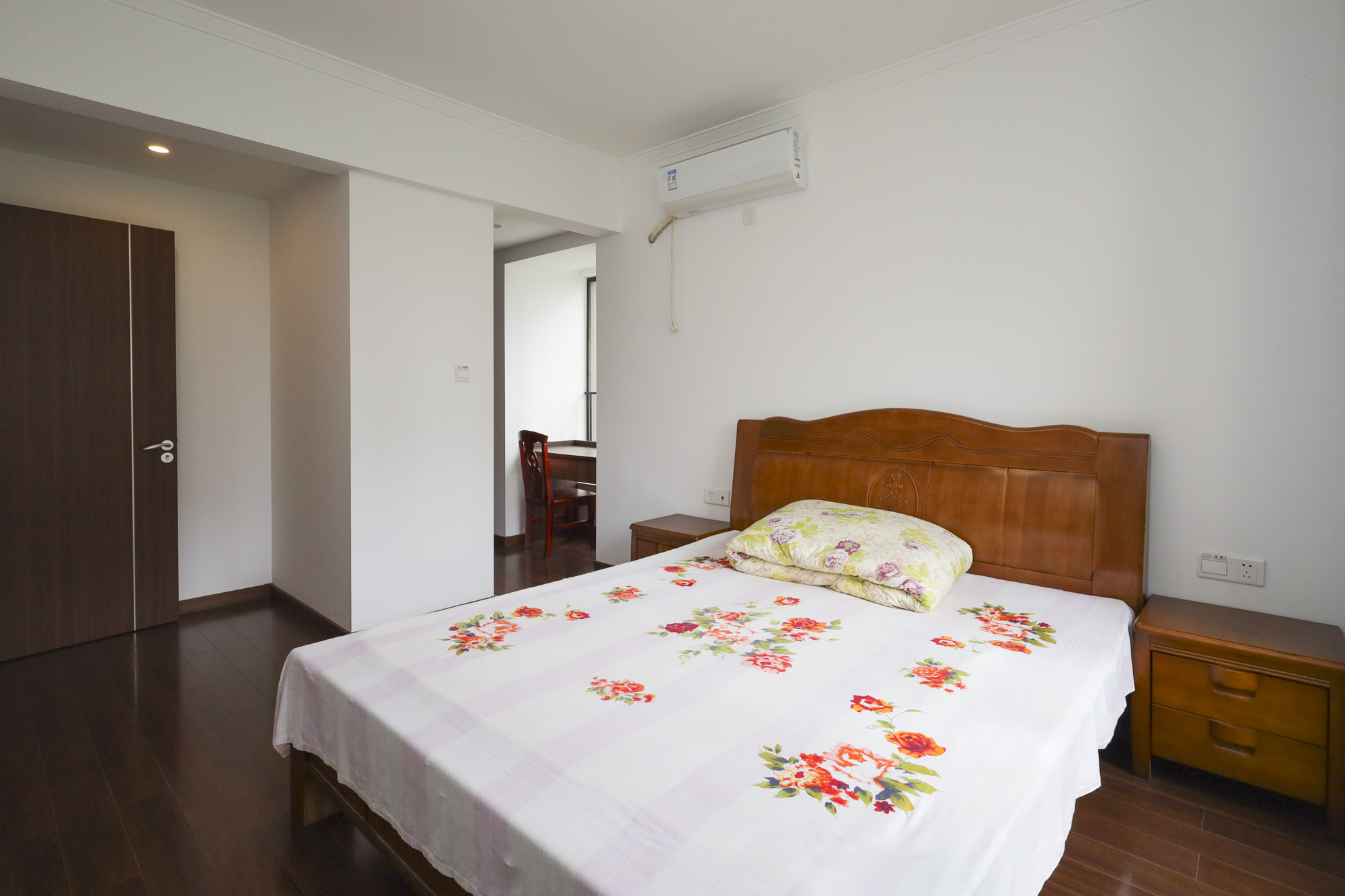 万科里金域国际  4室2厅2卫    315.0万卧室