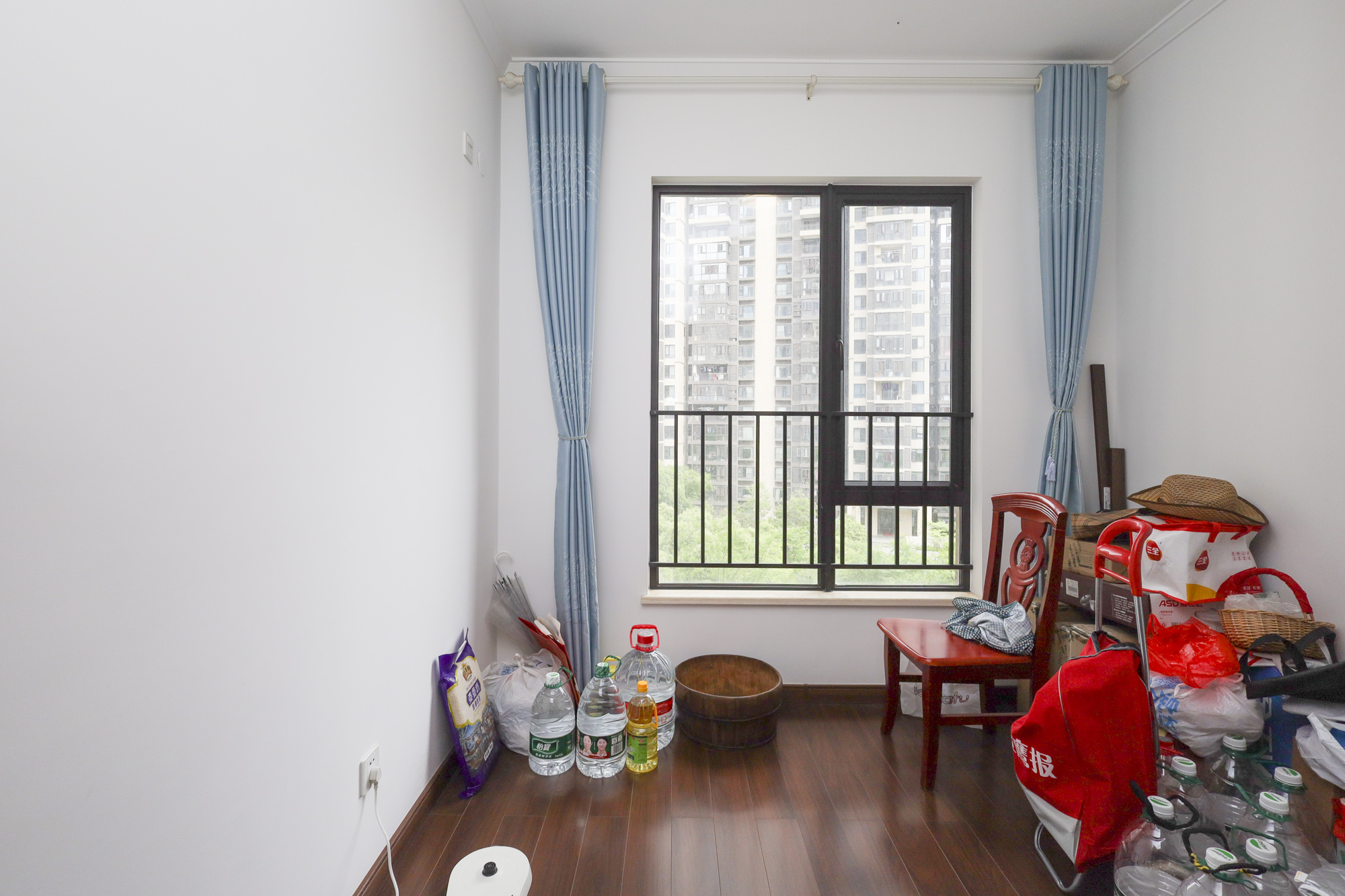 万科里金域国际  4室2厅2卫    315.0万卧室