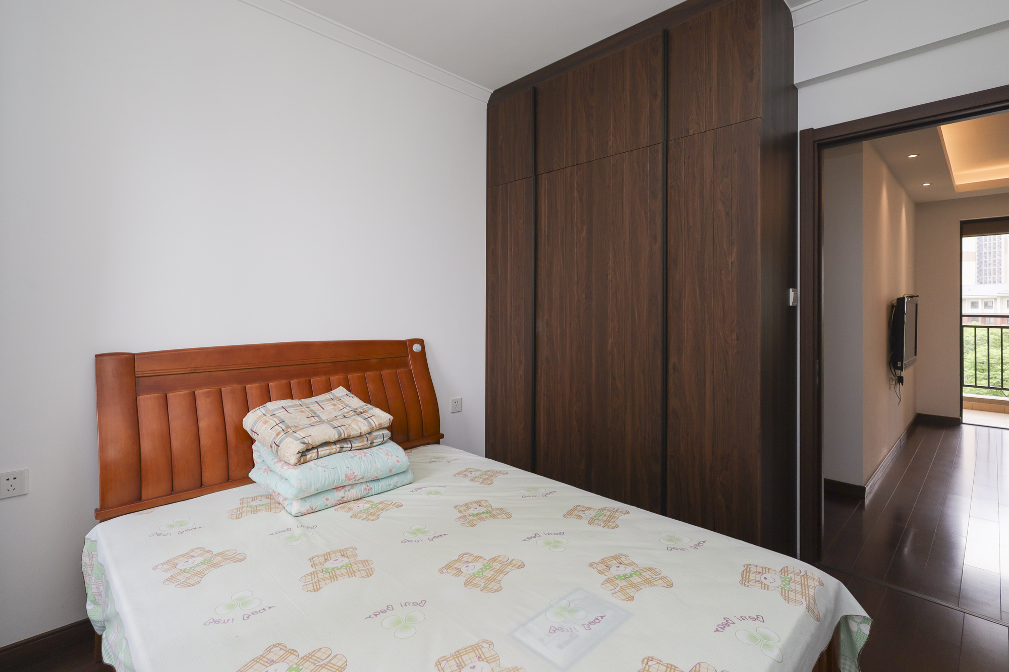 万科里金域国际  4室2厅2卫    315.0万卧室