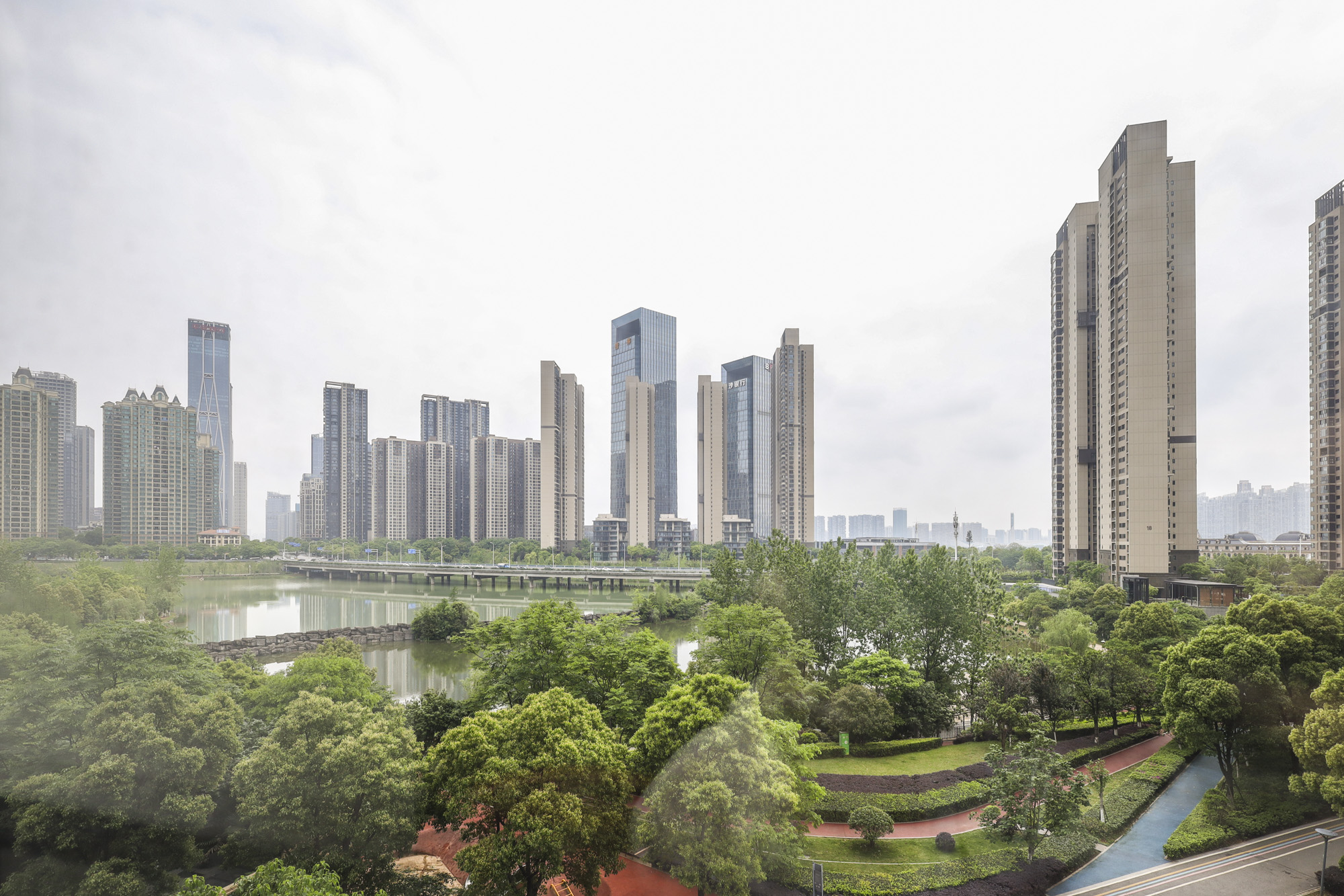 万科里金域国际  4室2厅2卫    315.0万阳台