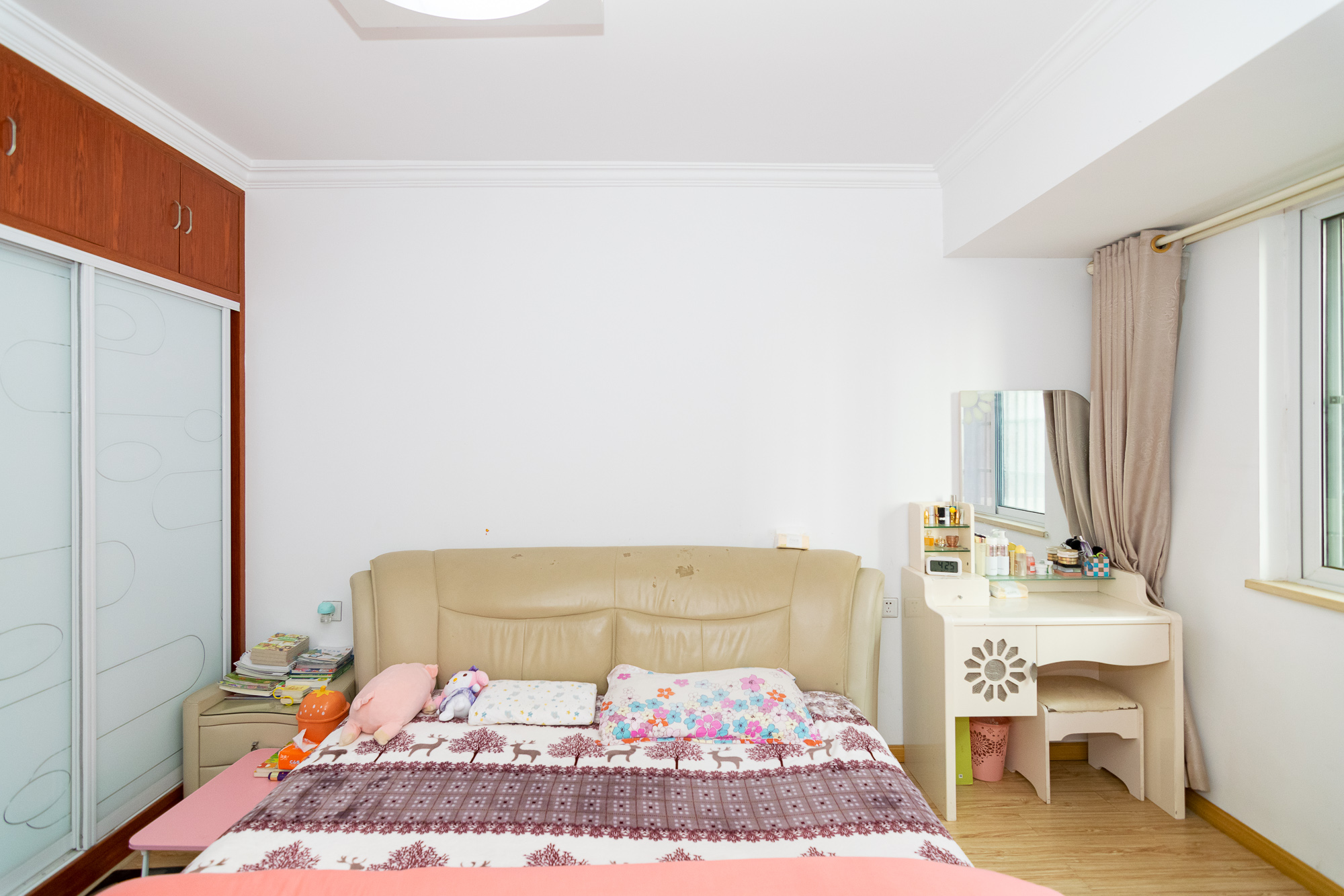 新城国际花都  3室2厅1卫   81.00万卧室