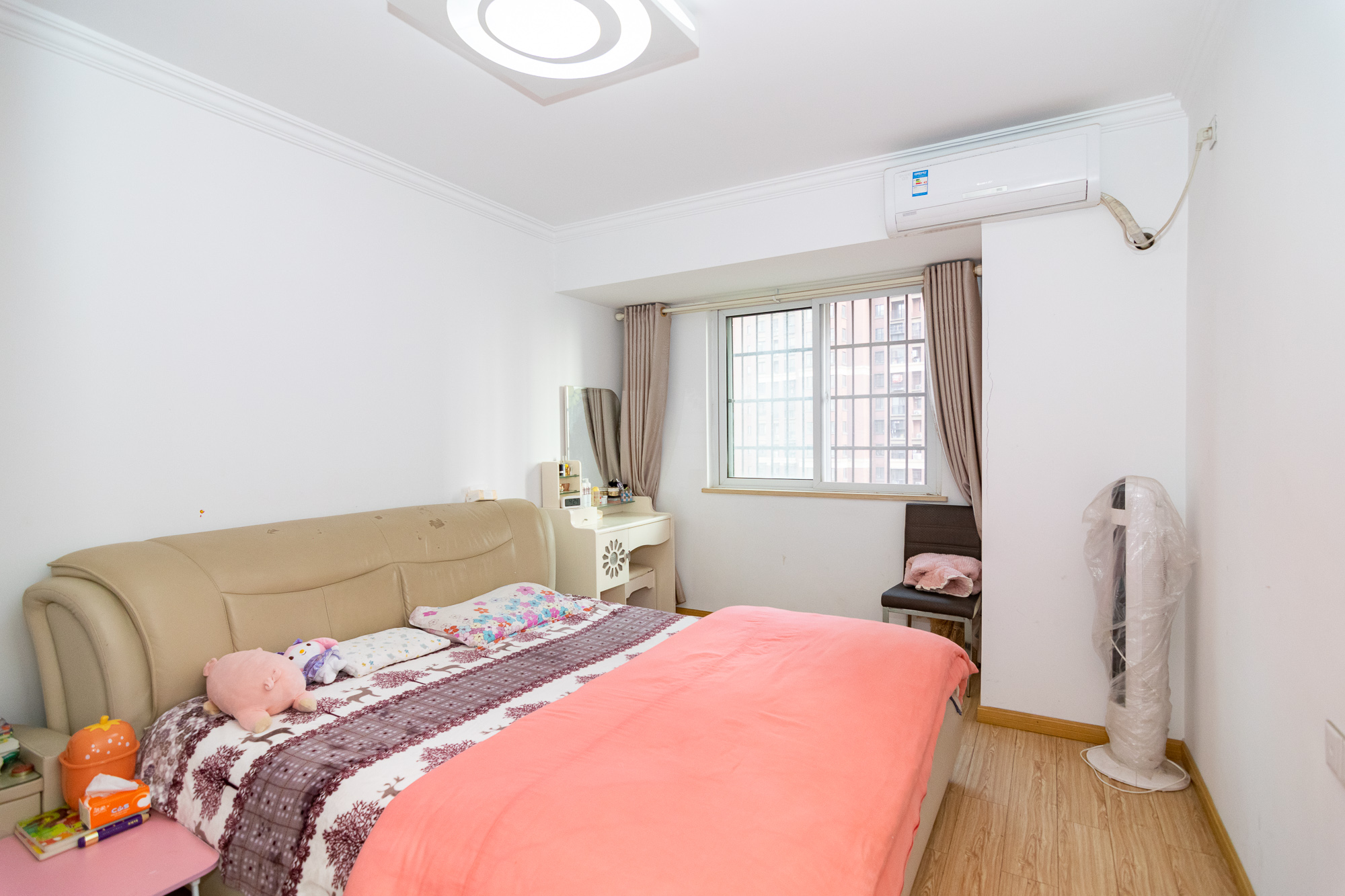 新城国际花都  3室2厅1卫   81.00万卧室