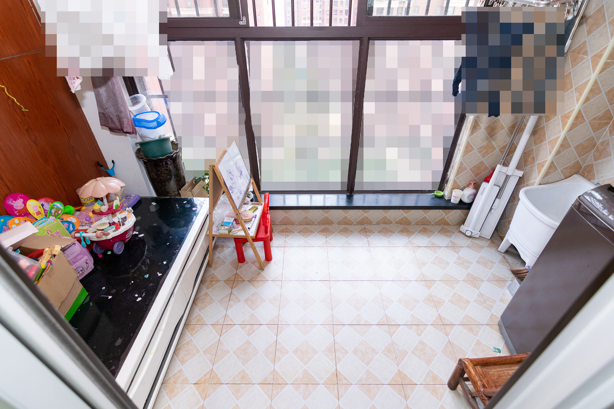 新城国际花都  3室2厅1卫   81.00万阳台