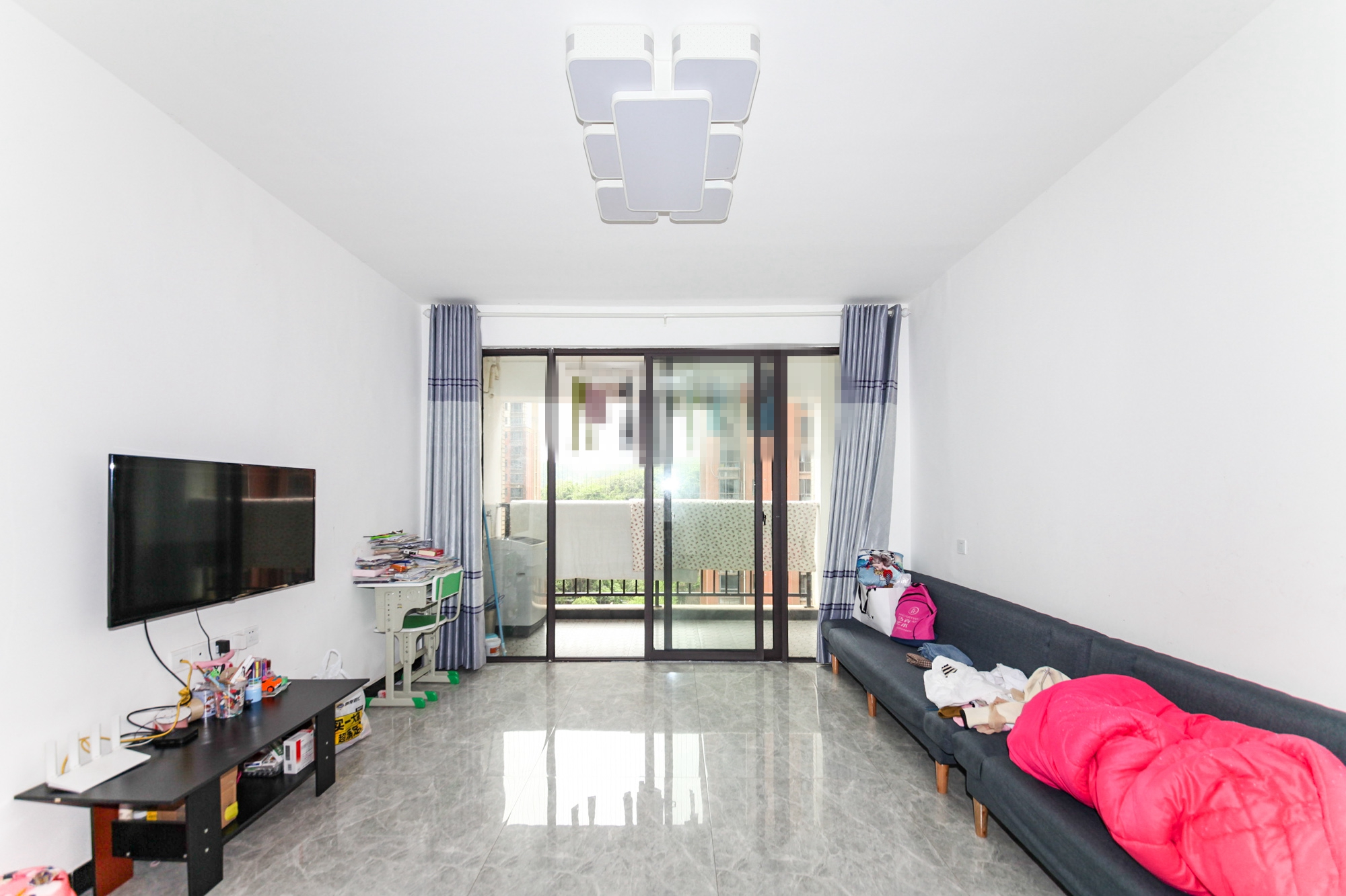 乾源国际  3室2厅1卫   87.20万 乾源国际  3室2厅1卫   87.20万客厅