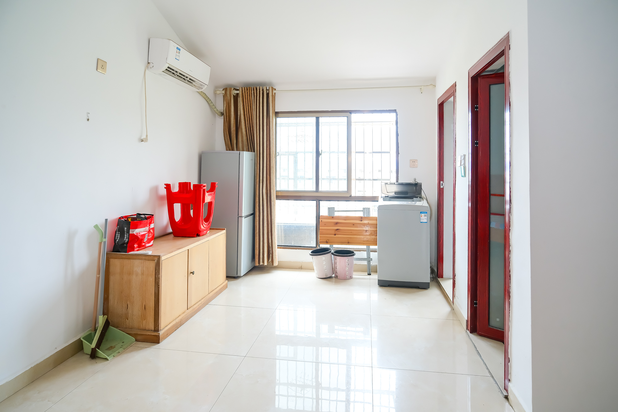 星沙五区 17室8厅13卫 365.0万 星沙五区 17室8厅13卫 365.0万客厅