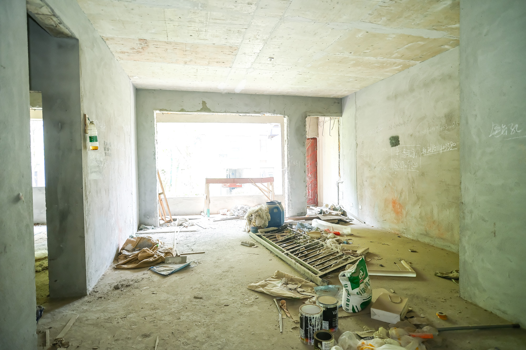 艾美潇湘  5室2厅1卫   167.80万 艾美潇湘  5室2厅1卫   167.80万客厅