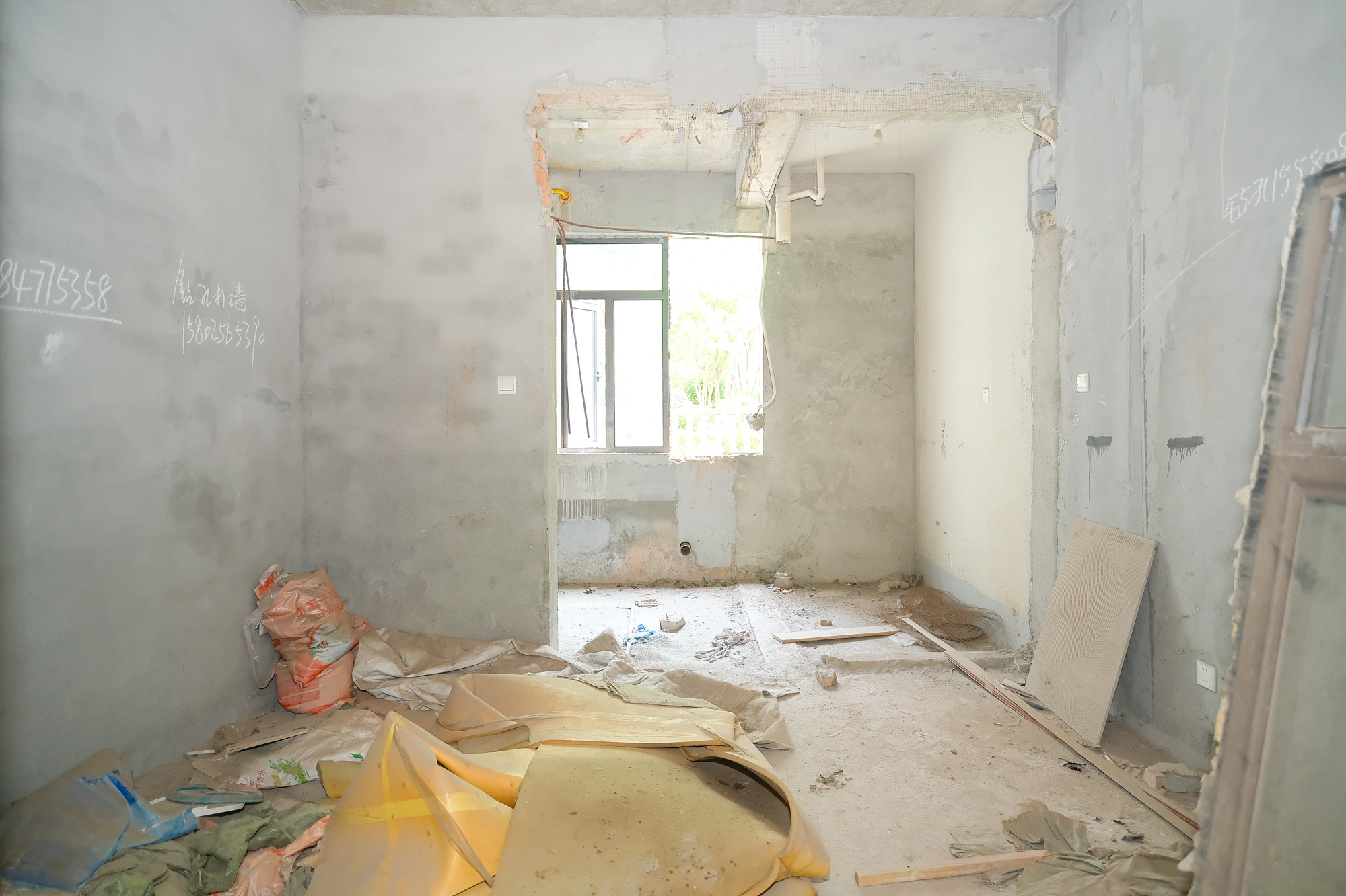 艾美潇湘  5室2厅1卫   167.80万 艾美潇湘  5室2厅1卫   167.80万客厅