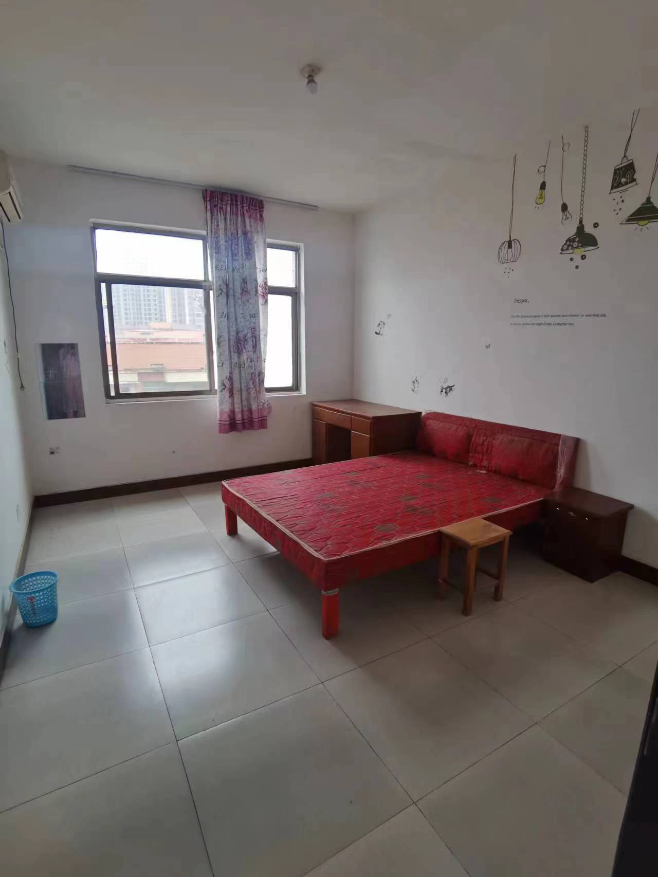 新公安局民警住宅小区 4室2厅2卫 1600.00元/月 新公安局民警住宅小区 4室2厅2卫 1600.00元/月室内图