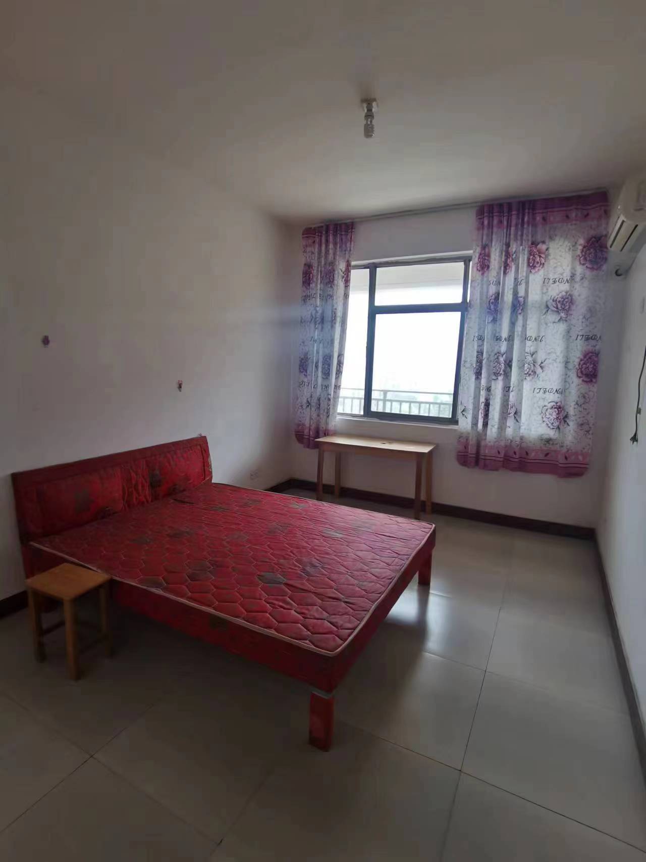 新公安局民警住宅小区 4室2厅2卫 1600.00元/月 新公安局民警住宅小区 4室2厅2卫 1600.00元/月室内图