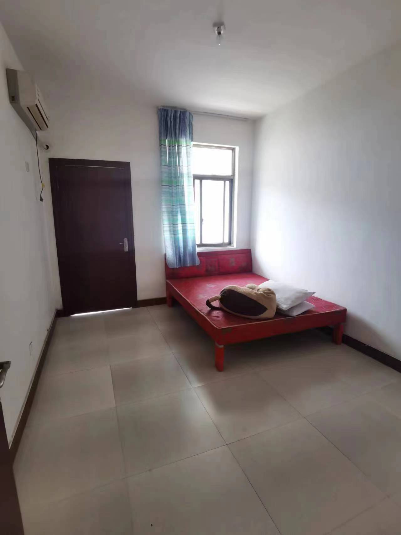 新公安局民警住宅小区 4室2厅2卫 1600.00元/月 新公安局民警住宅小区 4室2厅2卫 1600.00元/月室内图