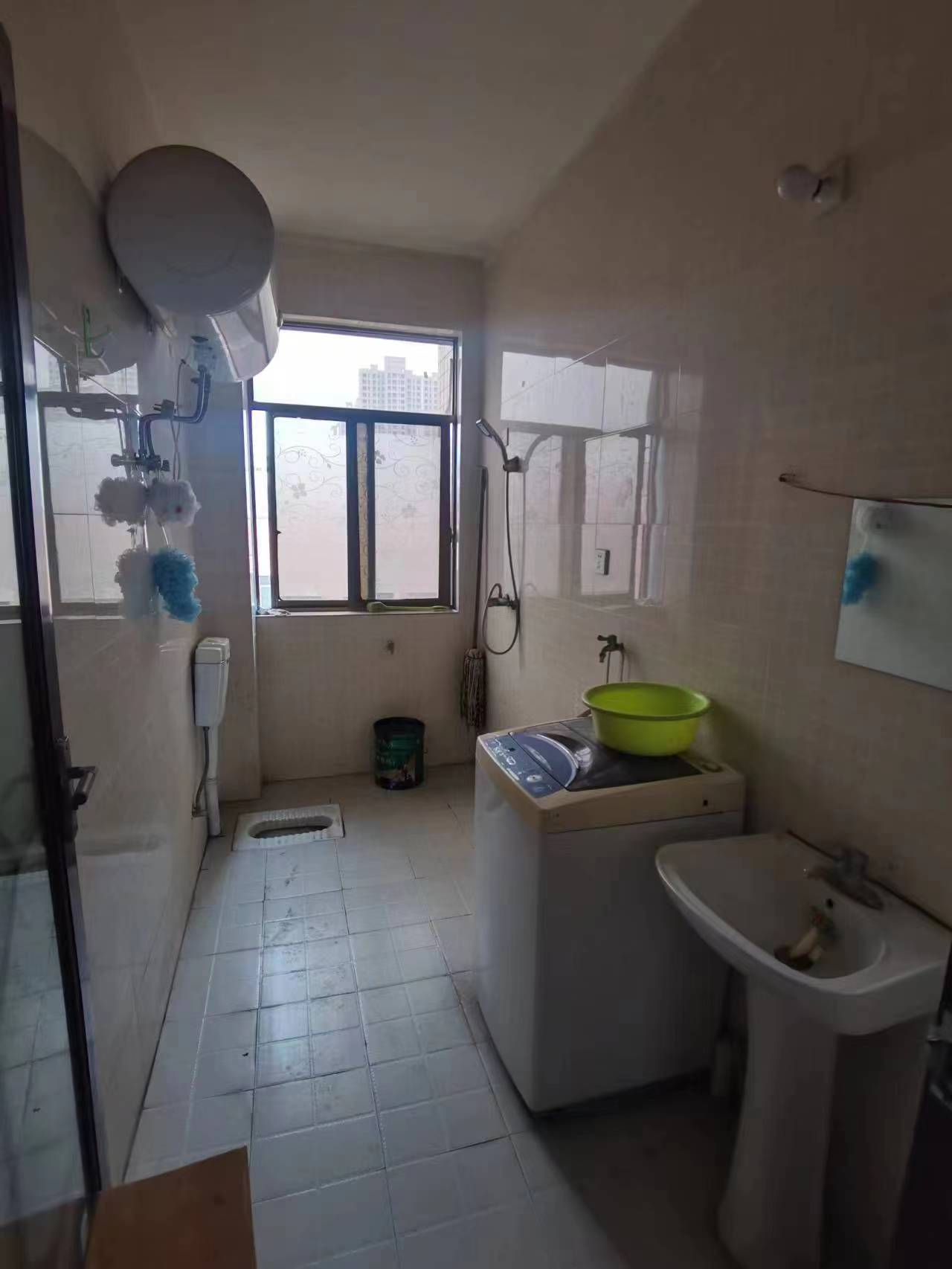 新公安局民警住宅小区 4室2厅2卫 1600.00元/月 新公安局民警住宅小区 4室2厅2卫 1600.00元/月室内图