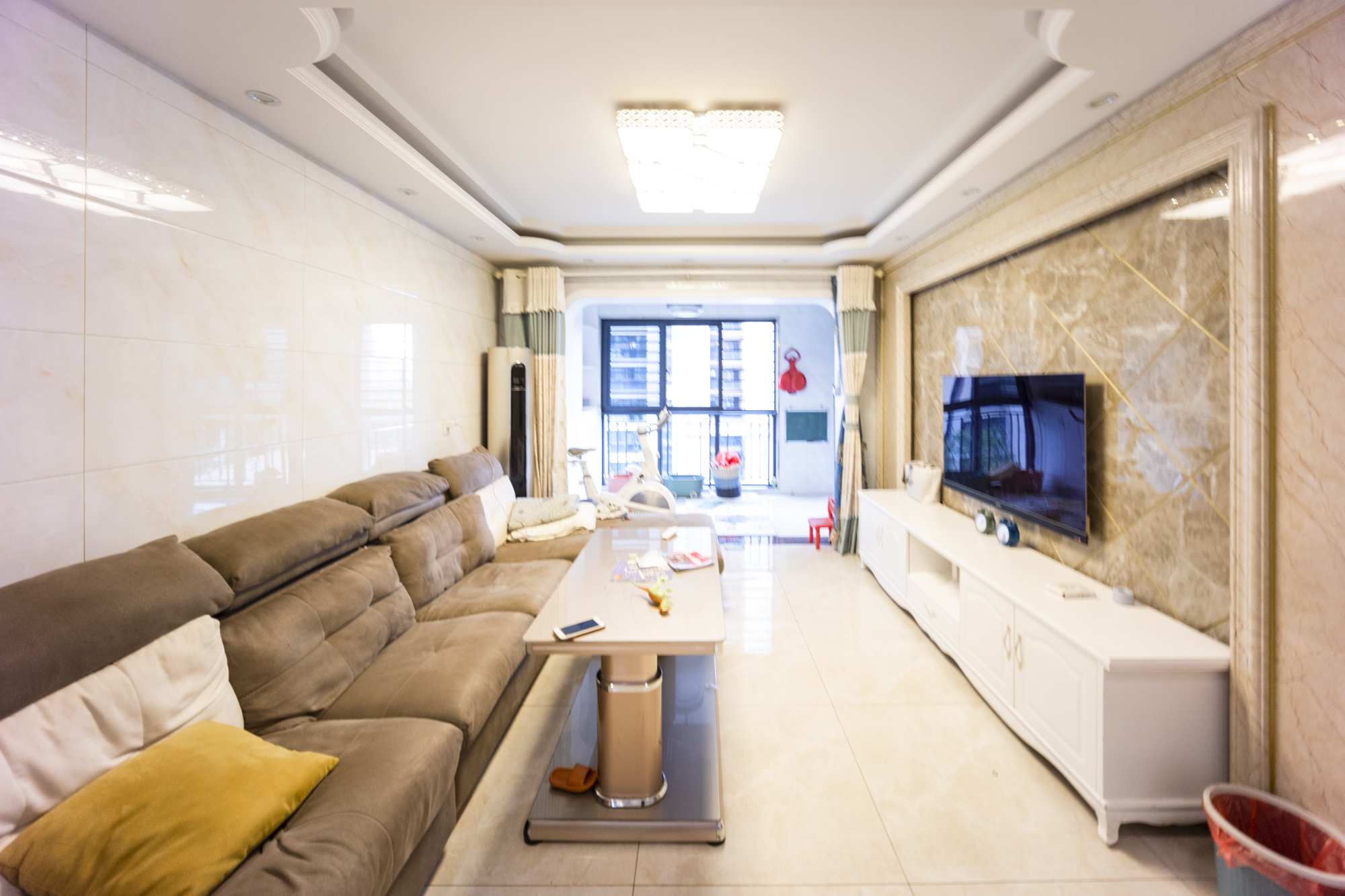 明昇壹城（明昇时代广场）一期  3室2厅2卫    198.0万客厅