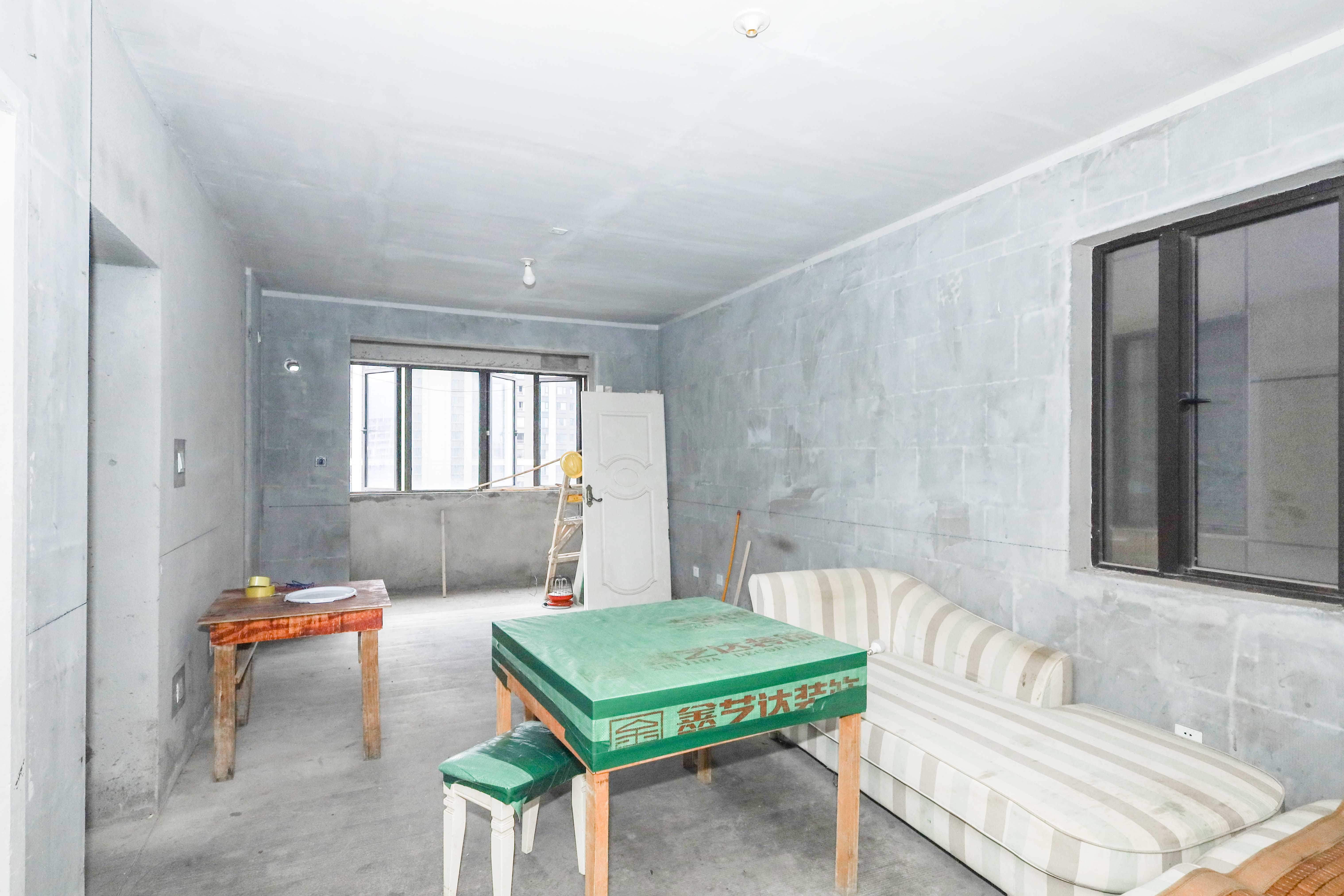 中国铁建梅溪青秀二期  3室2厅1卫   110.00万客厅