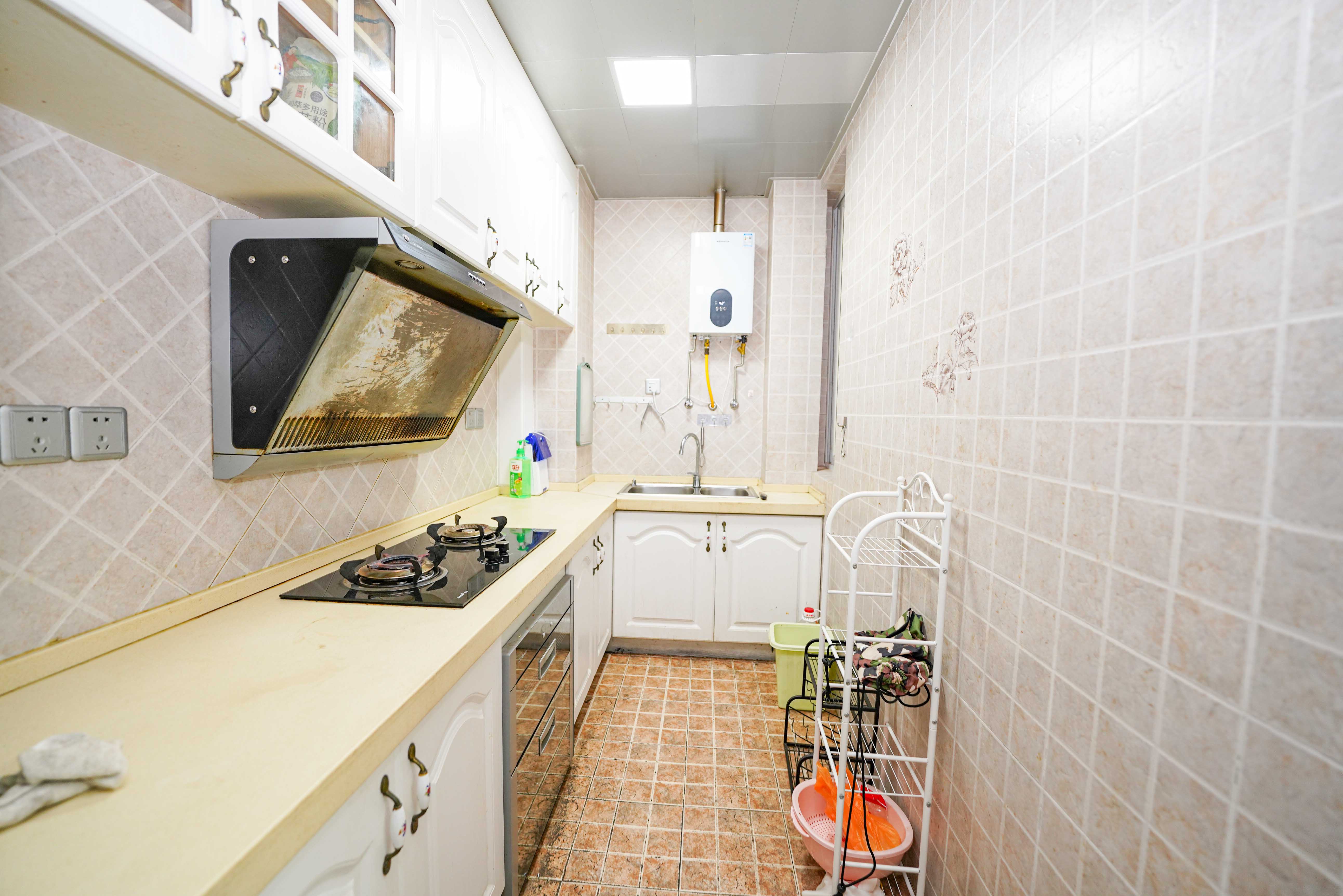 佳天名苑  3室2厅1卫   82.00万厨房